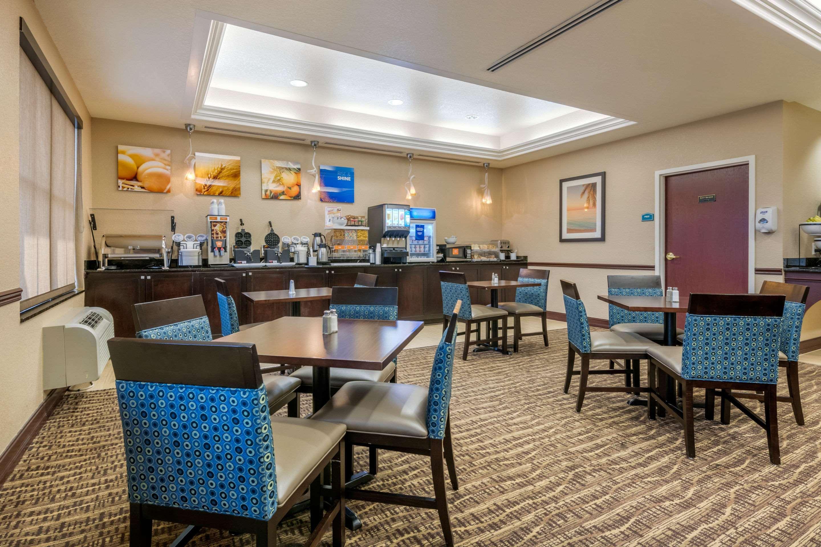 Hotel Comfort & Northeast - Gateway St. Petersburg