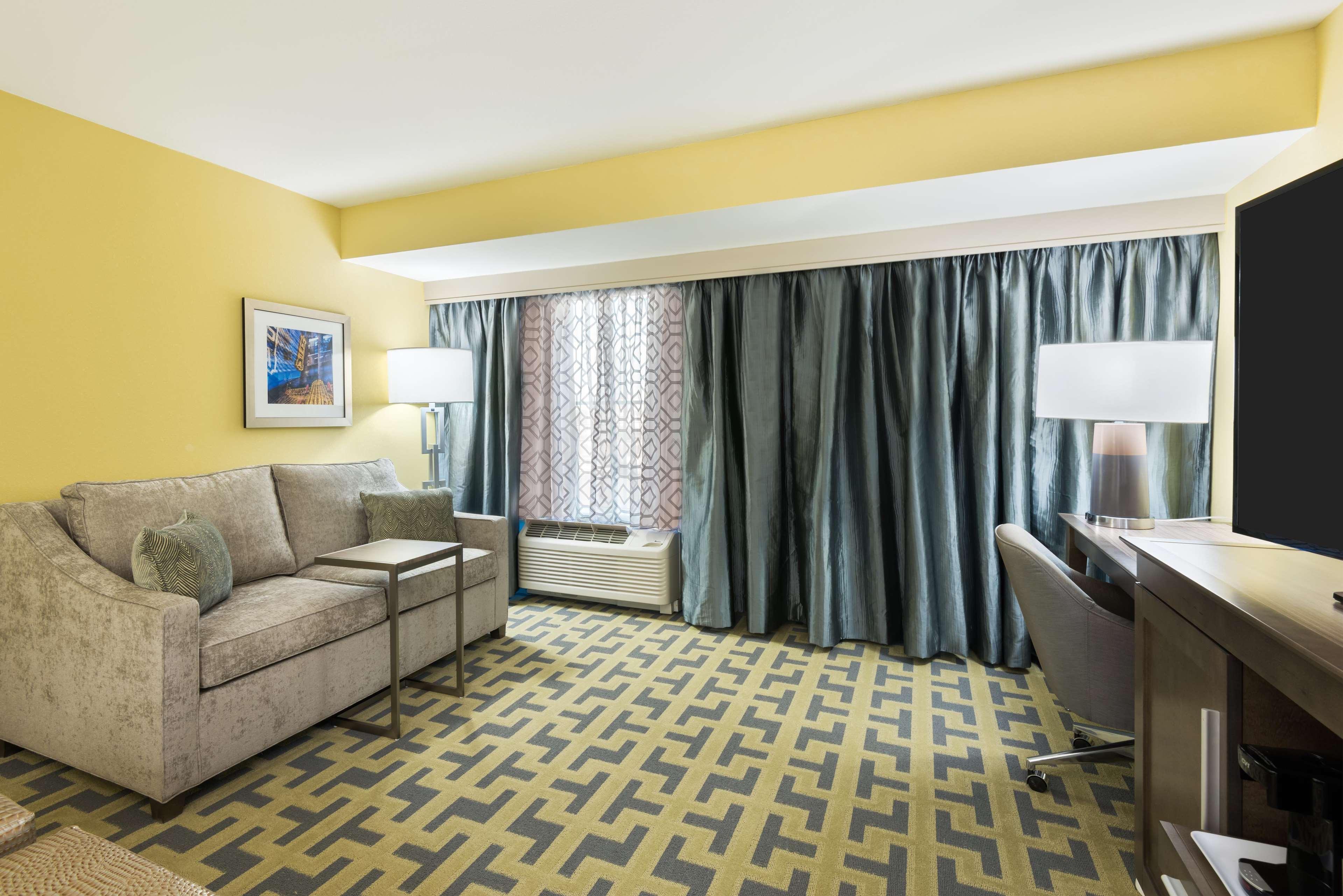 Hampton & Airport Avion Park Westshore Tampa