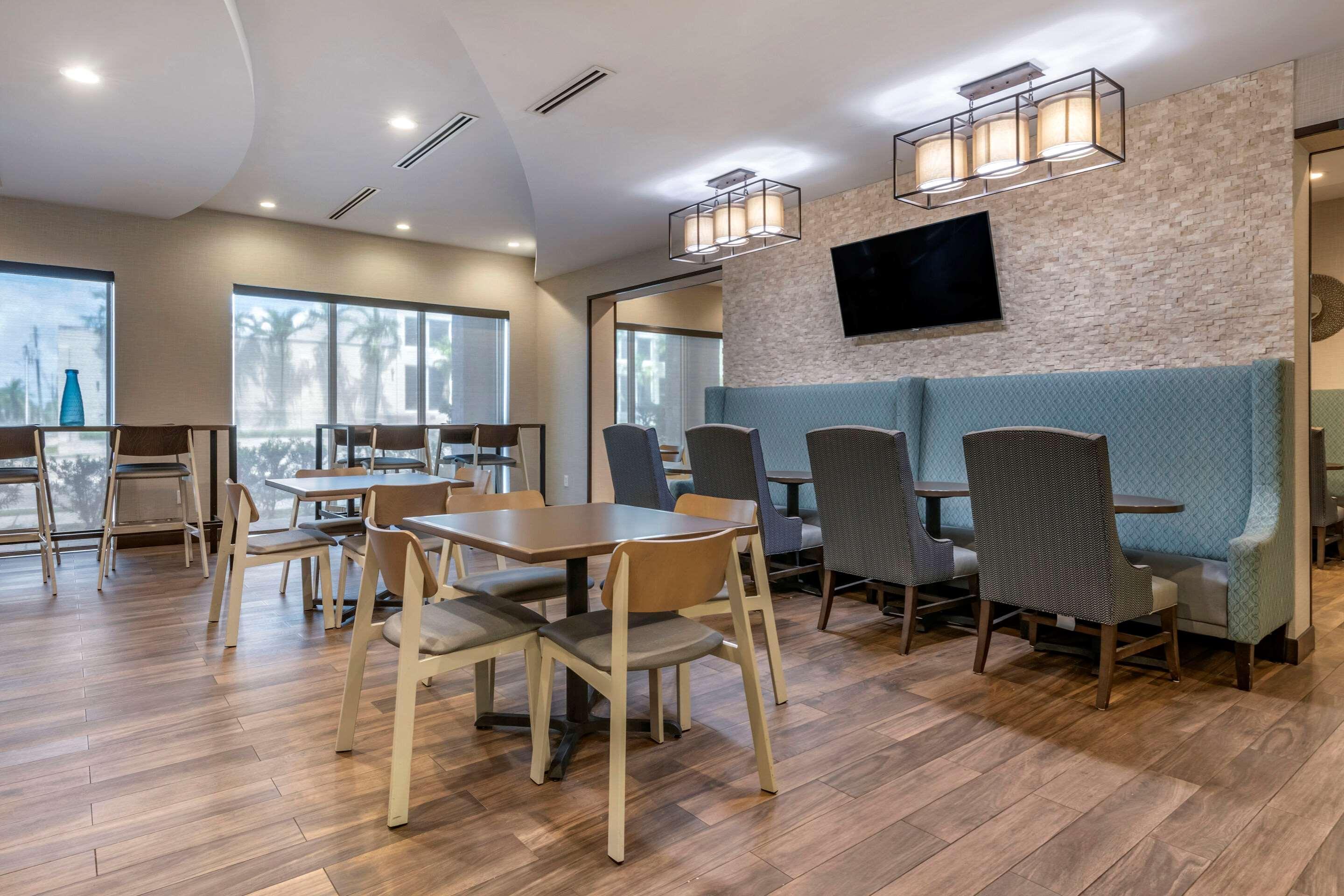 Comfort Lauderdale Airport & Cruise Port Hotel