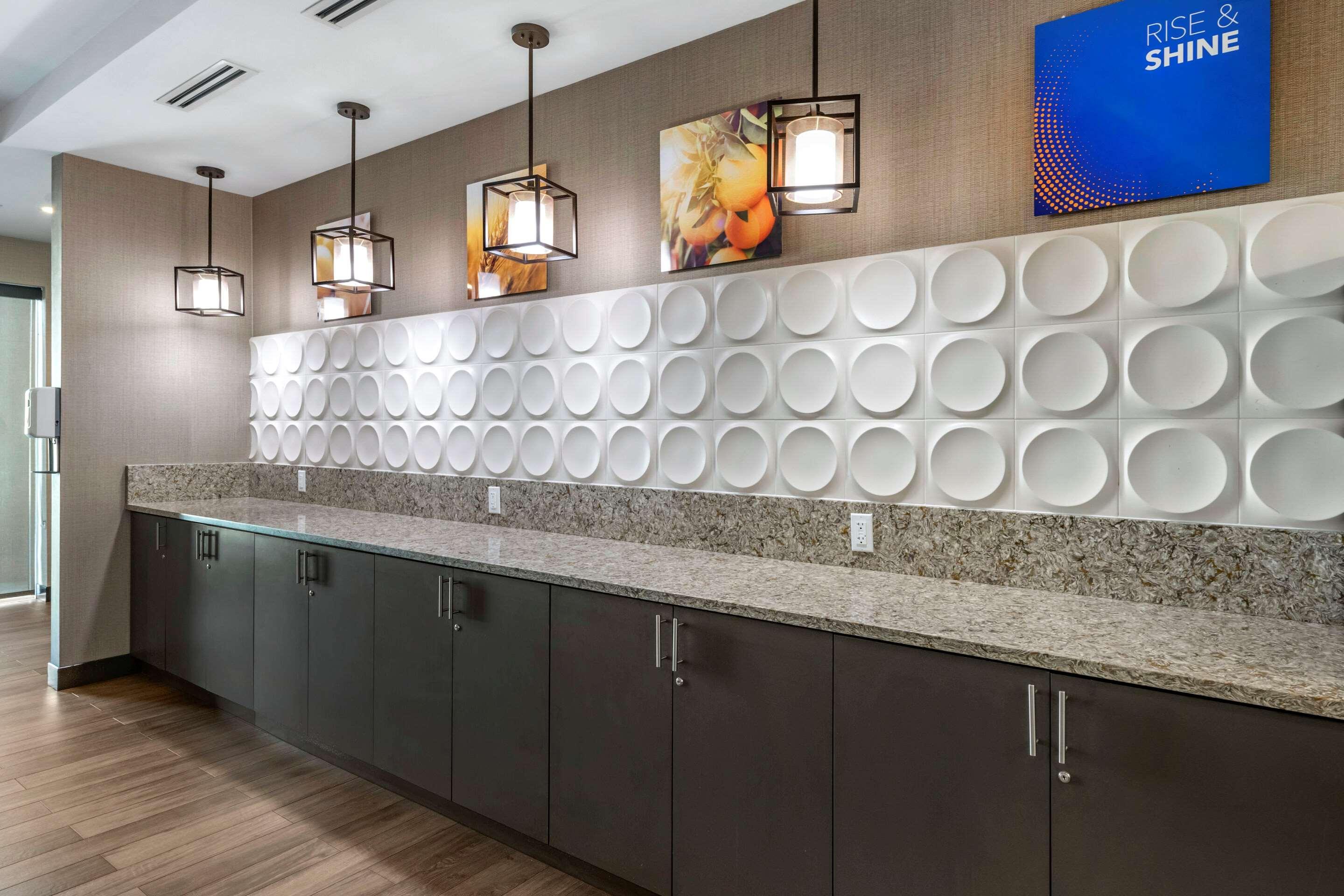 Hotel Comfort Lauderdale Airport & Cruise Port 3*