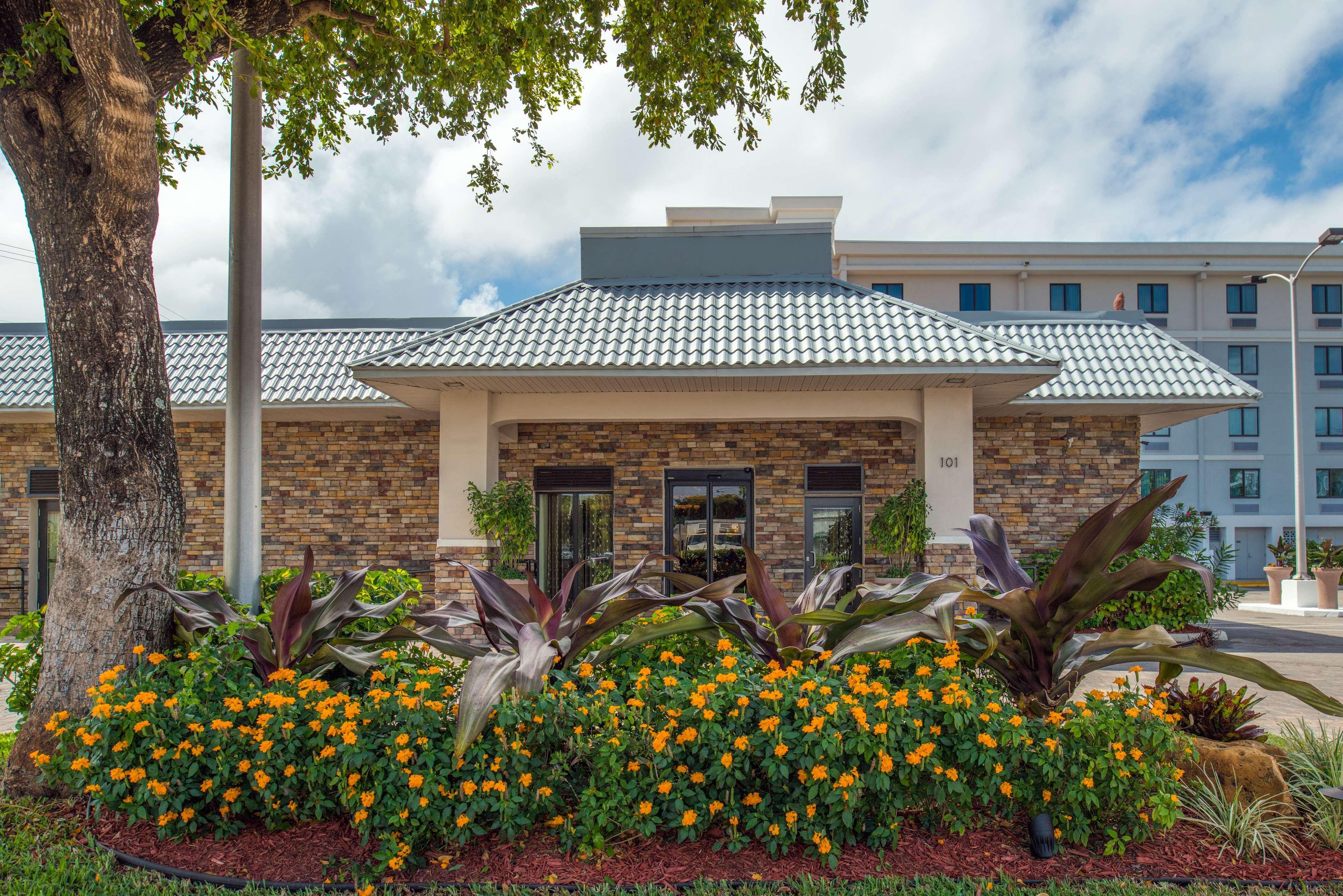 Western Hollywood/aventura Pembroke Park