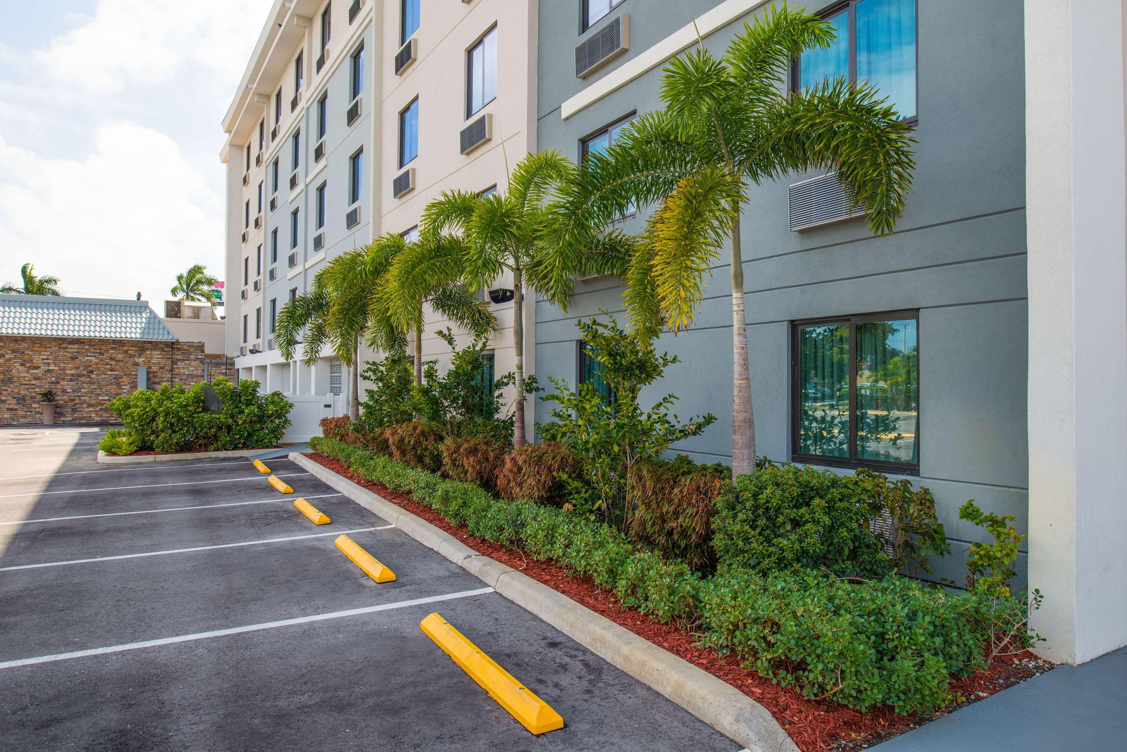 Hotel Western Hollywood/aventura 3*
