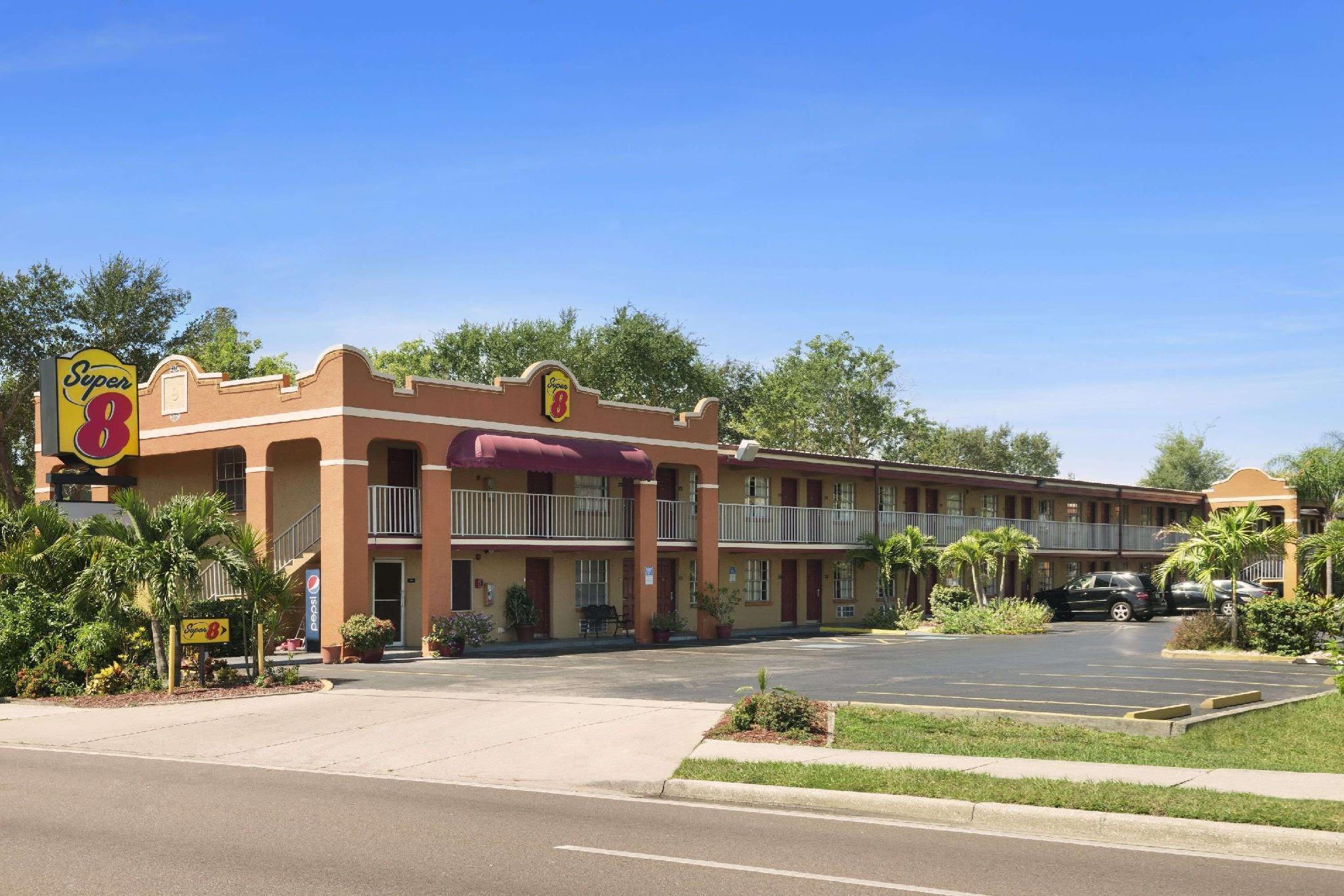 Super 8 By Wyndham Sarasota Area 2*