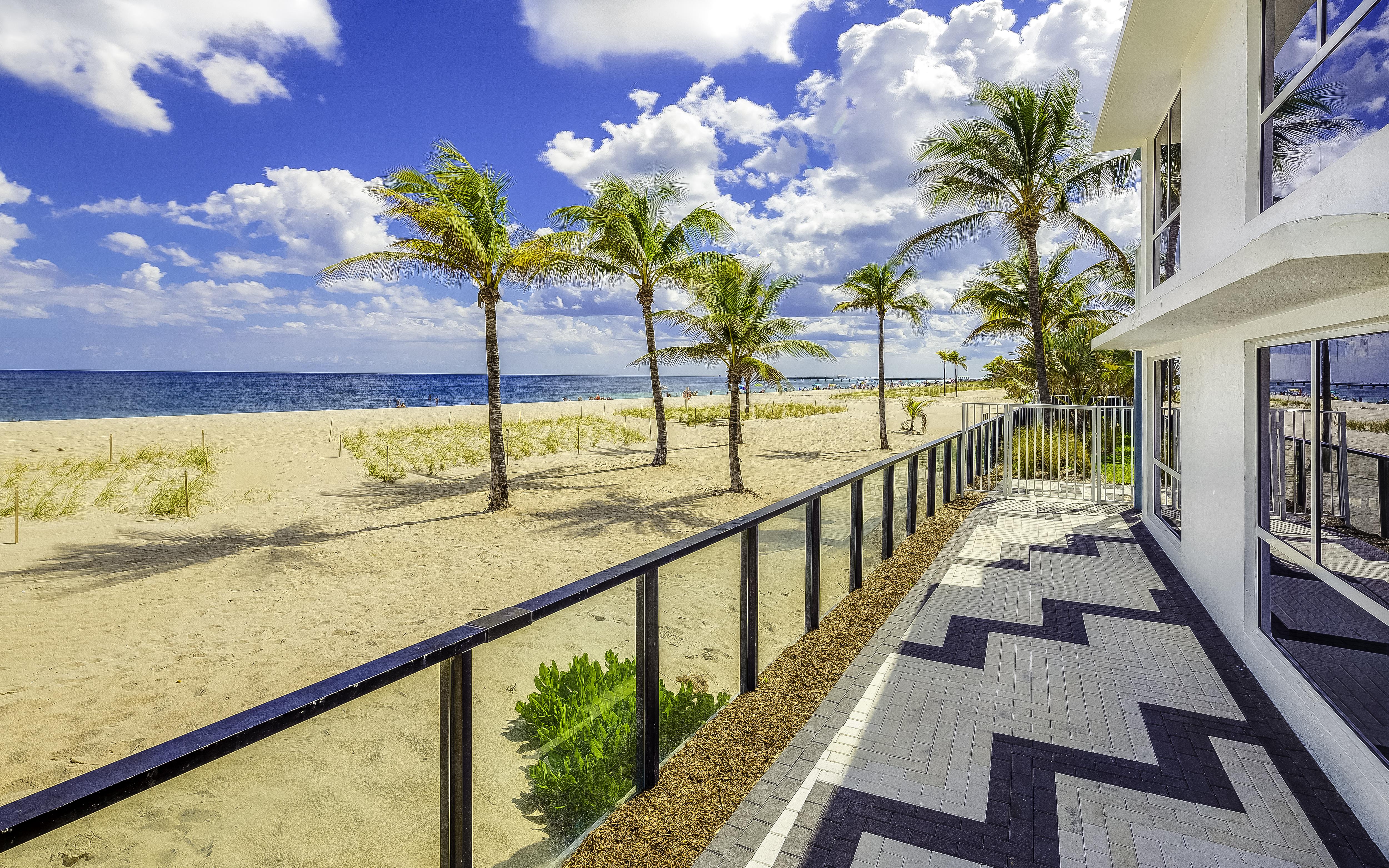 Plunge Hotel 4*
