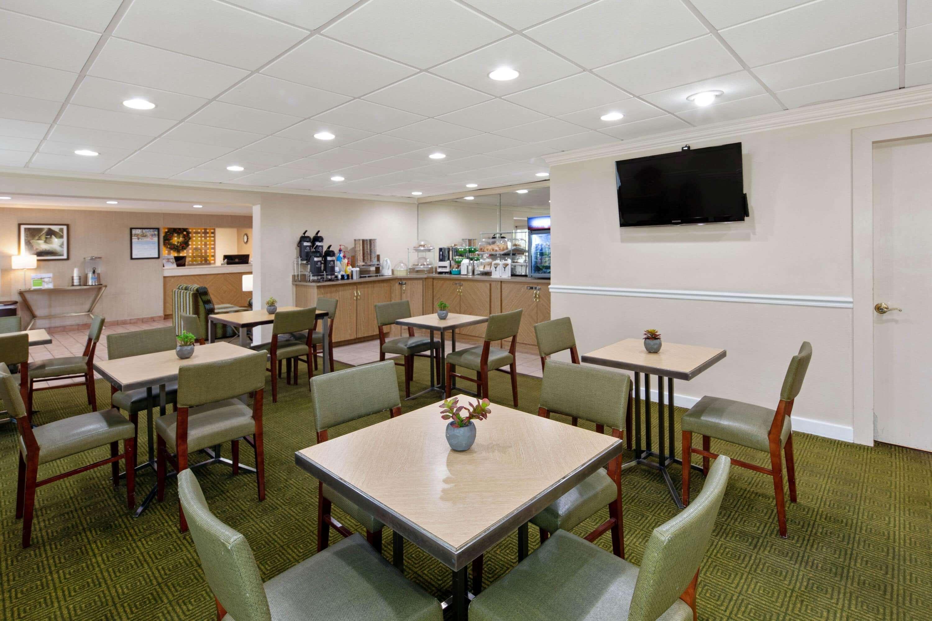 La Quinta & By Wyndham Sawgrass 3*