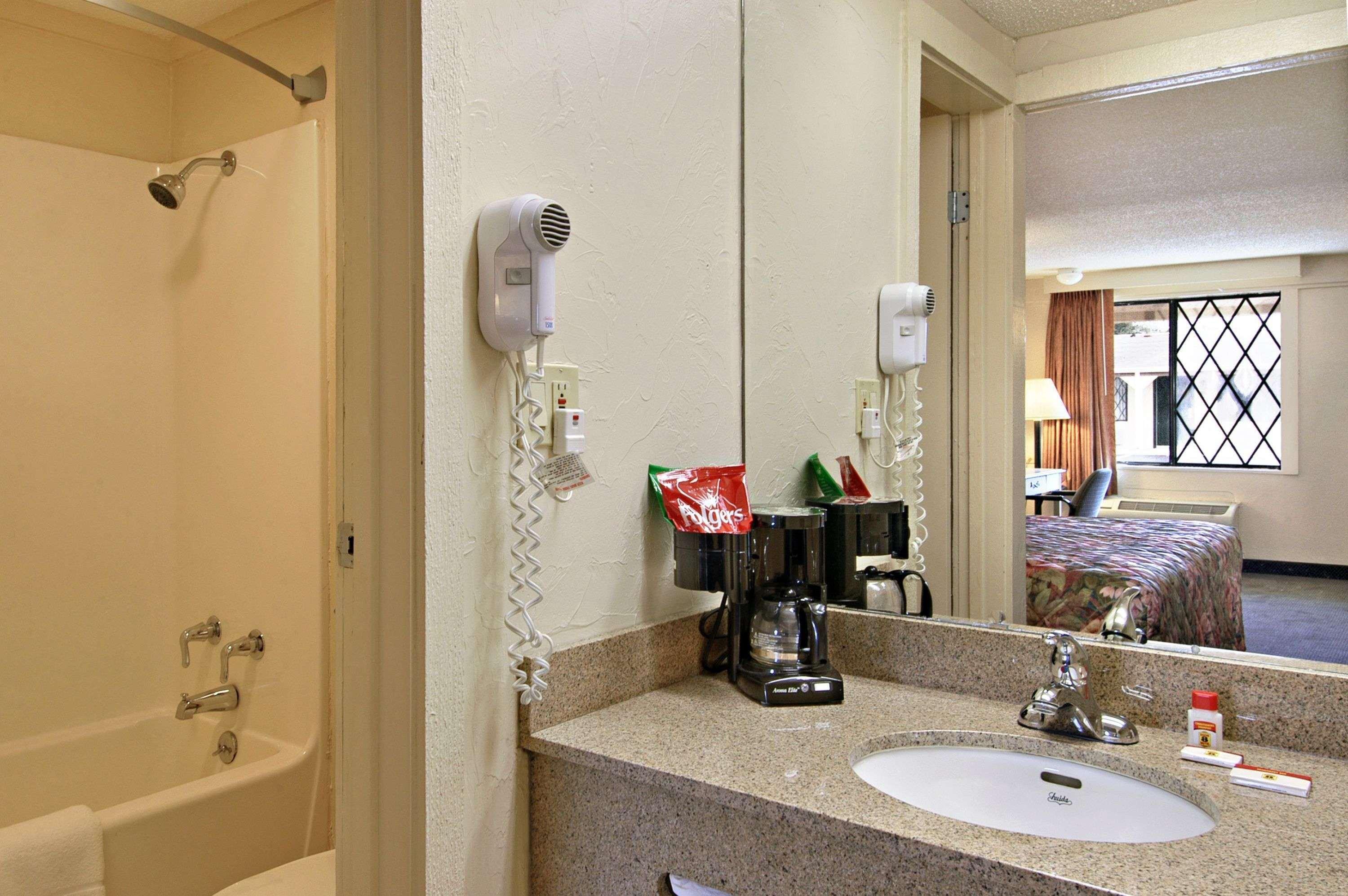 Super 8 By Wyndham West Palm Lantana