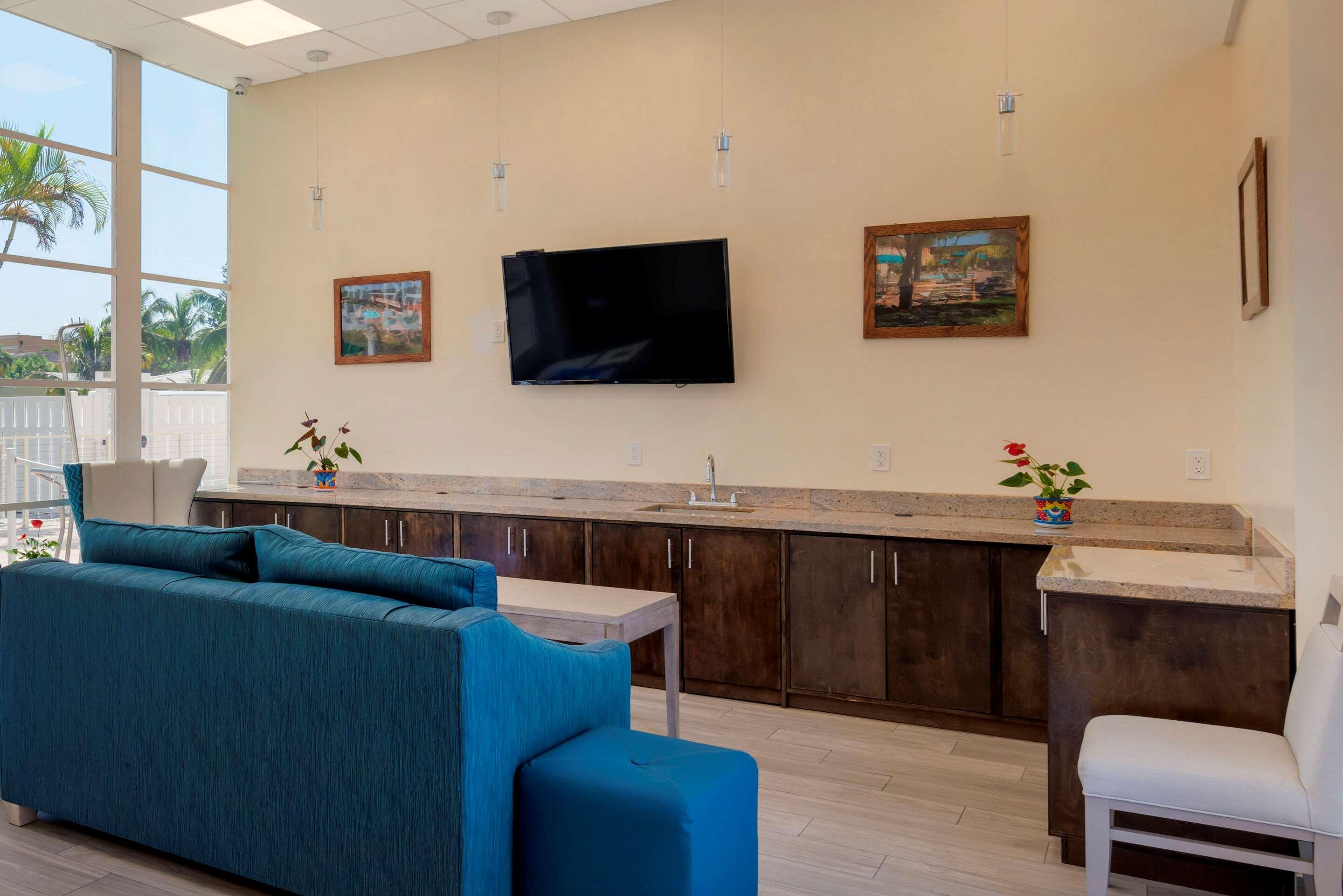 Downtown Hollywood Gardens Inn & Suites 3* Hollywood