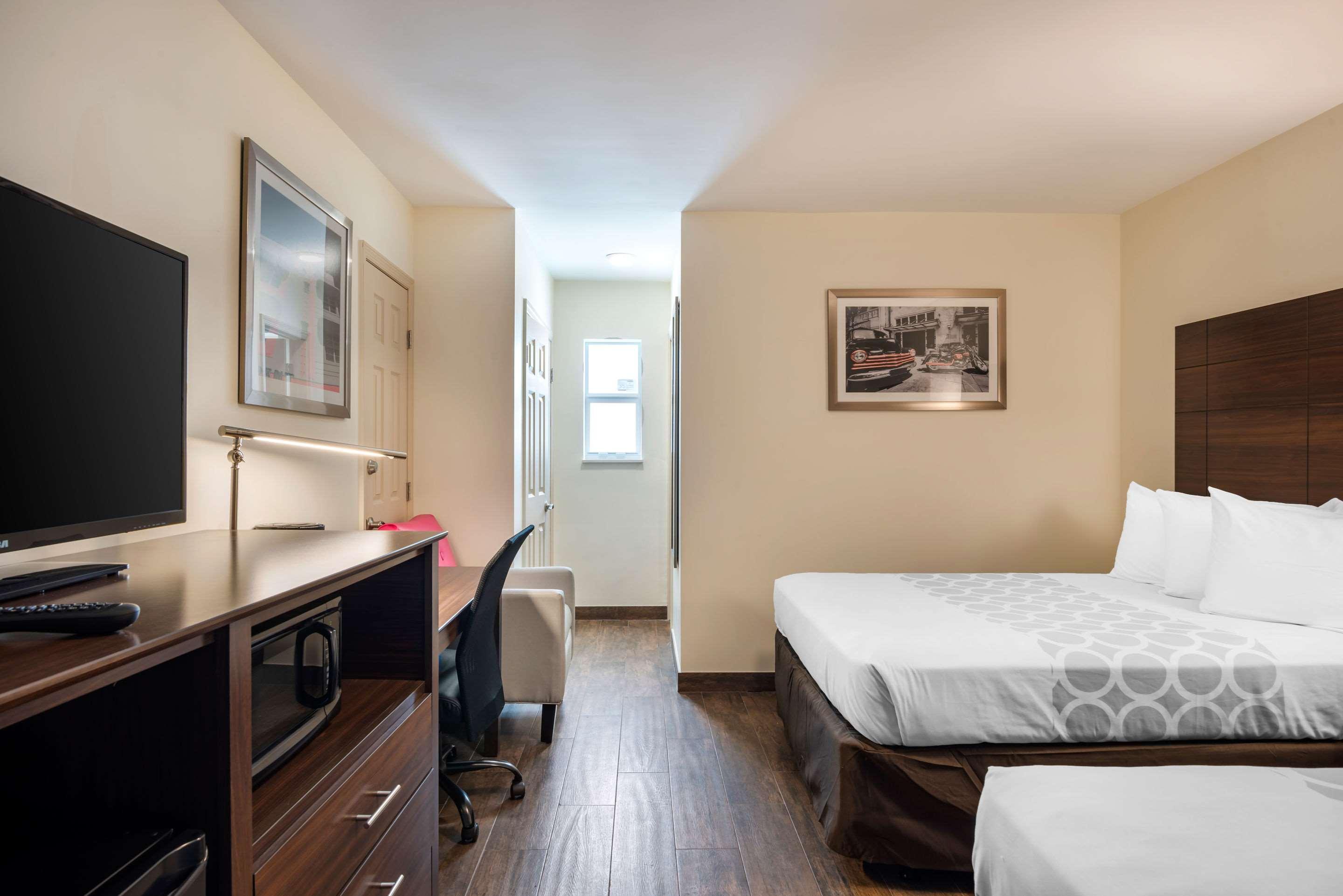 Downtown Hollywood Gardens Inn & Suites 3*