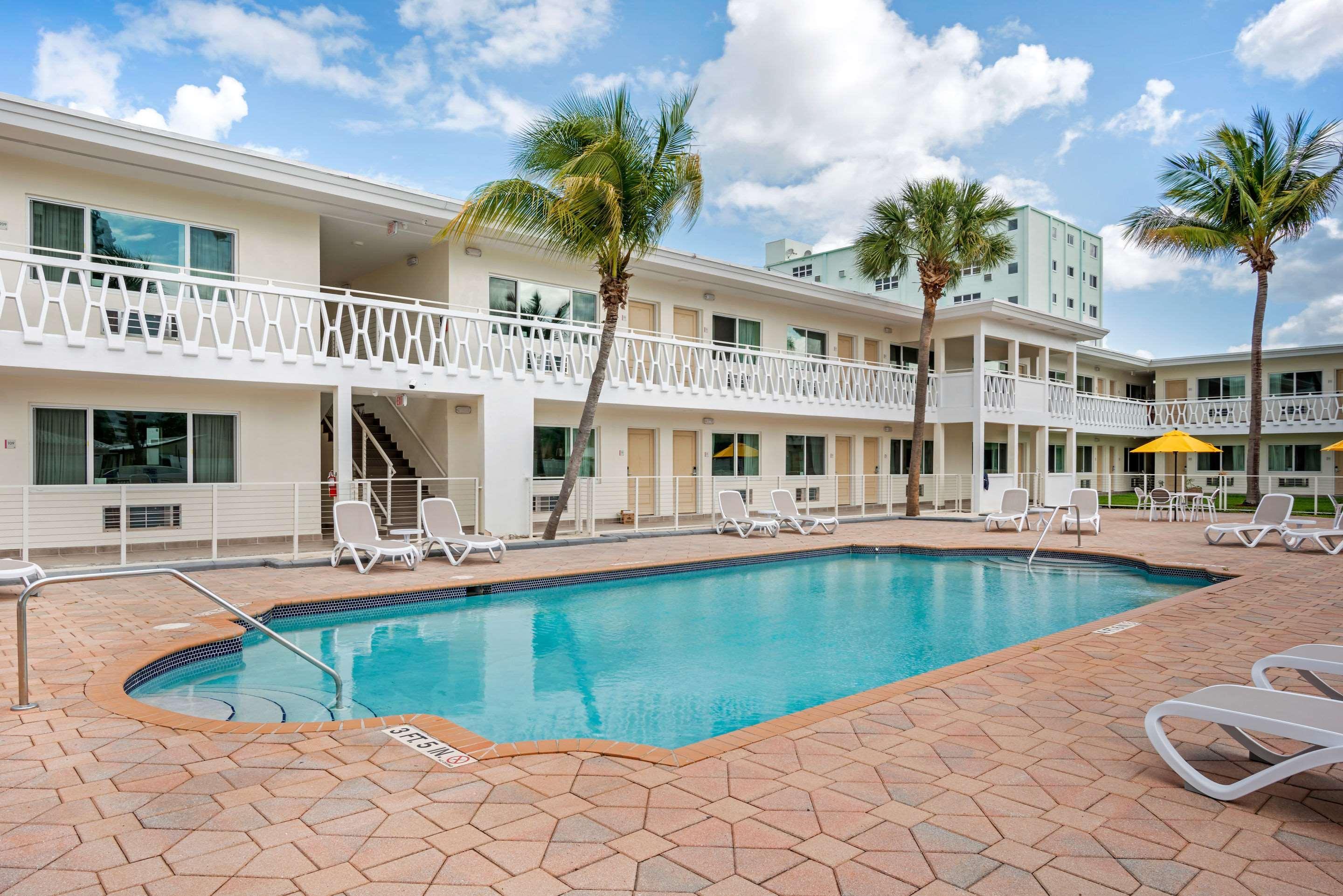Downtown Hollywood Gardens Inn & Suites Inn