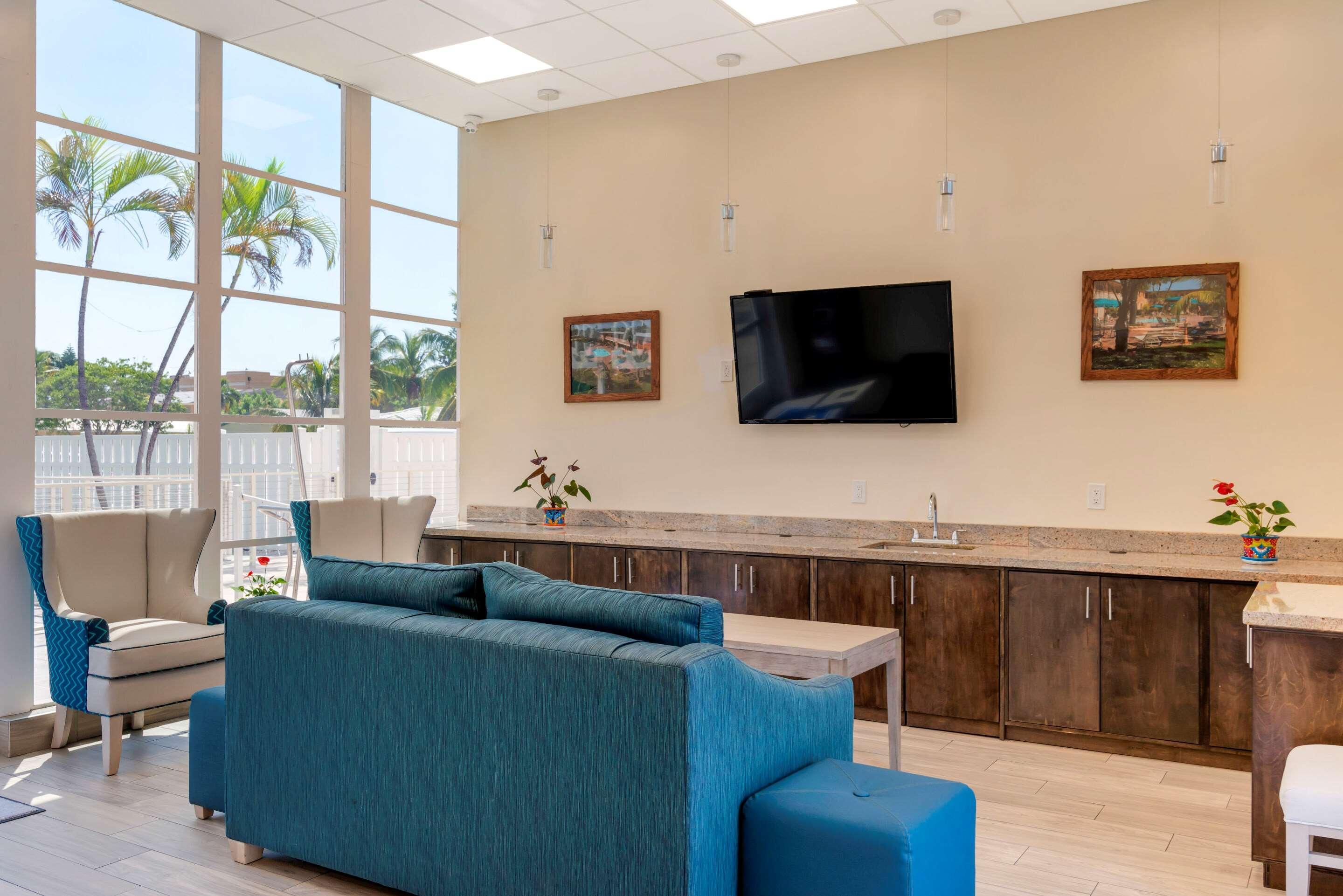 Inn Downtown Hollywood Gardens Inn & Suites 3*