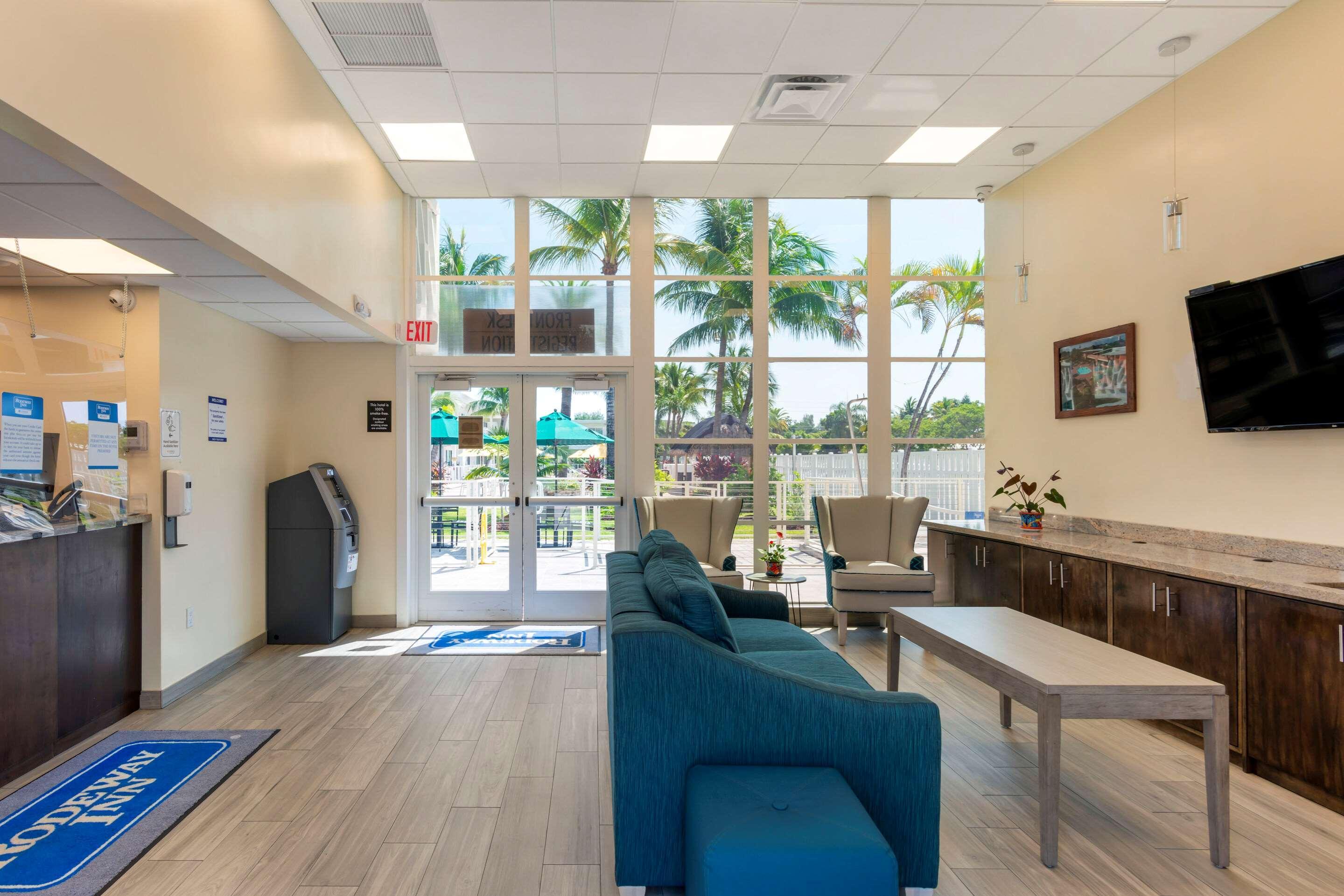 Inn Downtown Hollywood Gardens Inn & Suites 3*