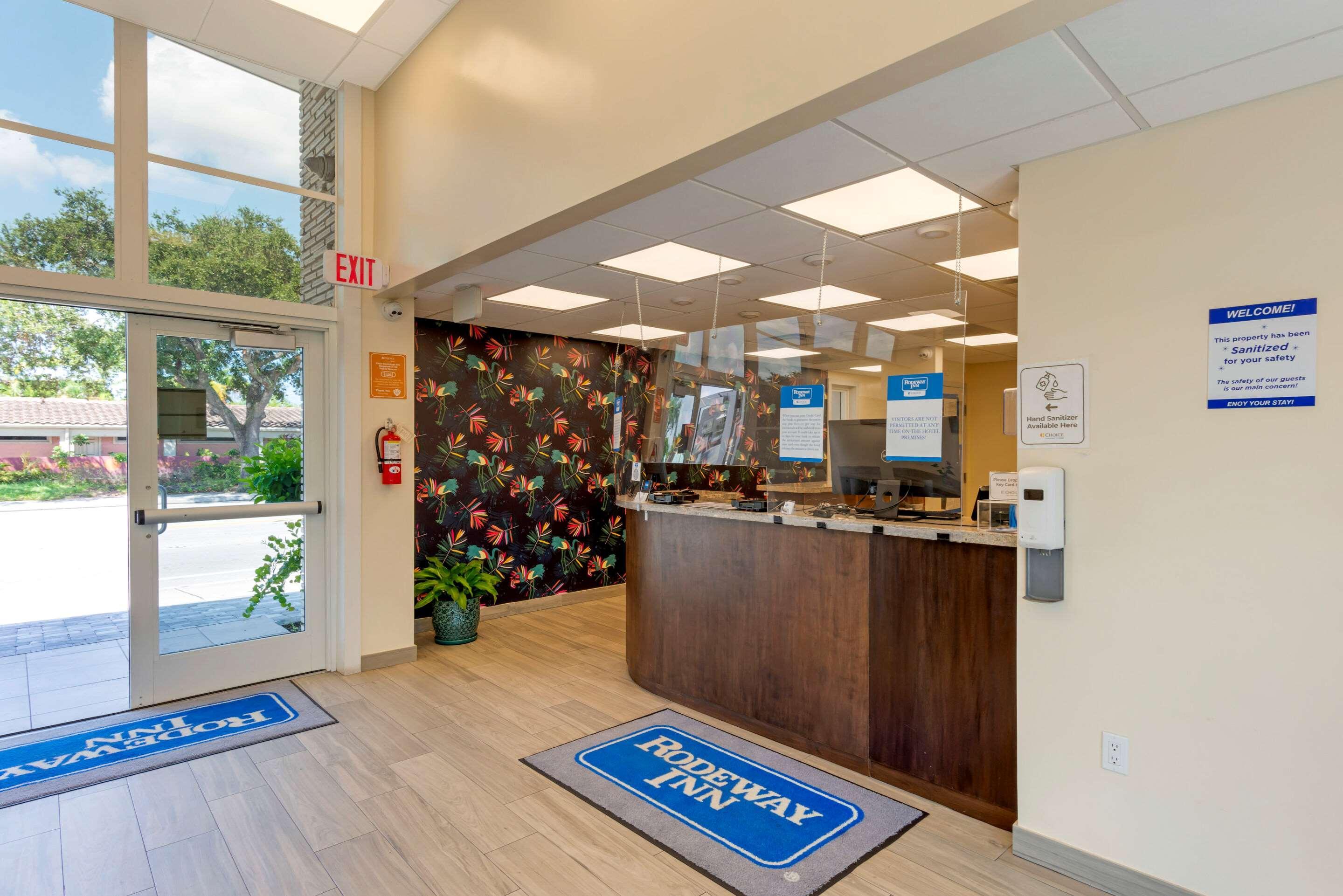 Downtown Hollywood Gardens Inn & Suites Hollywood