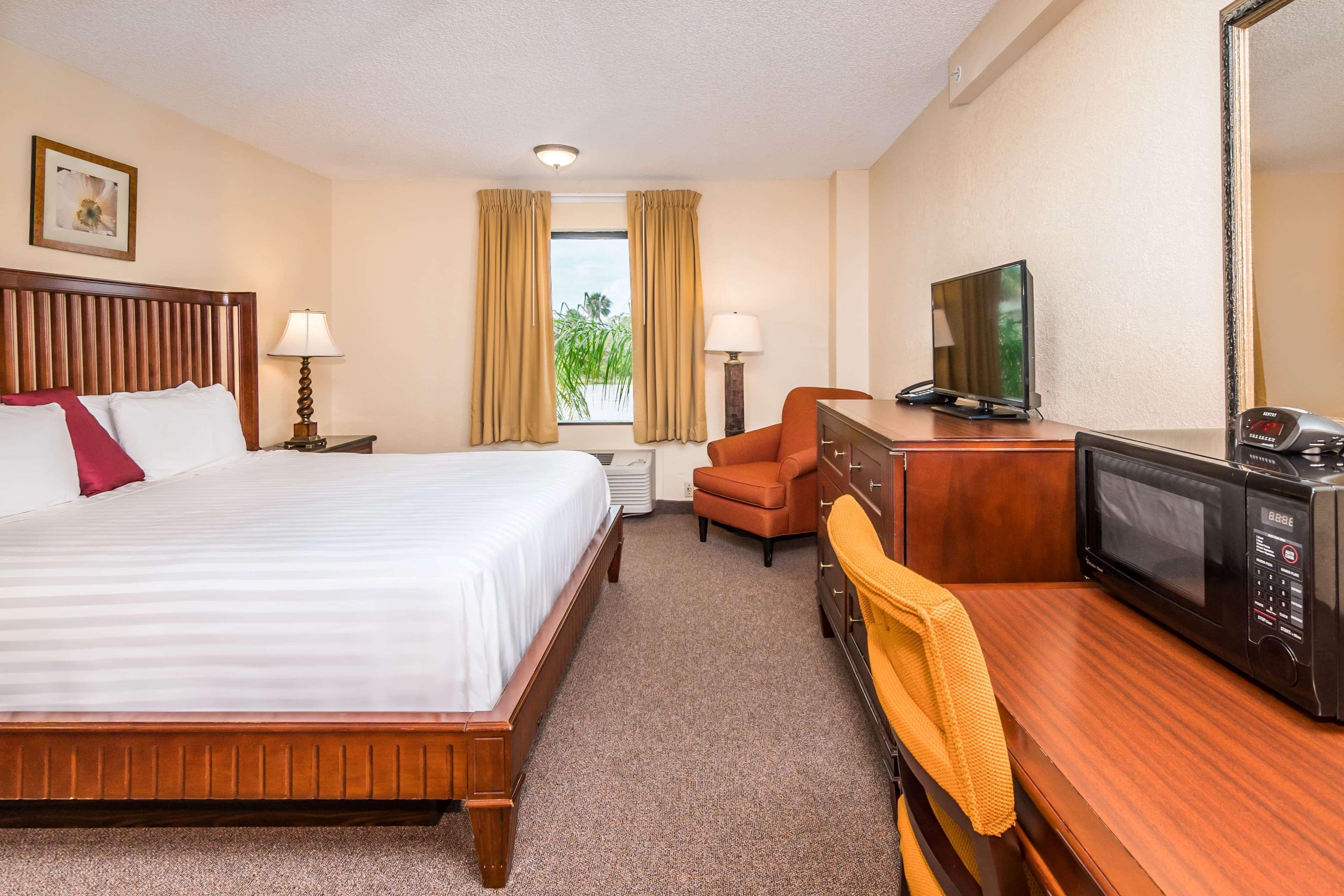 Days & By Wyndham Resort