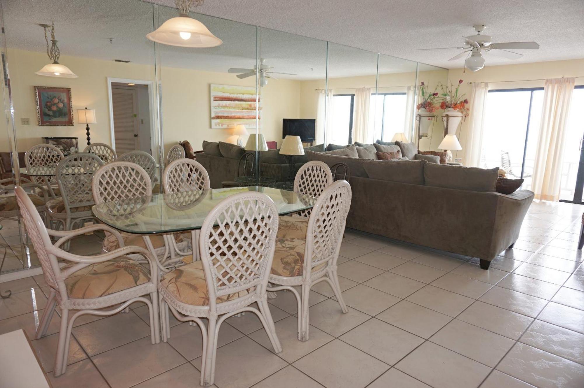 Apartment Sea Breeze By Travel Services