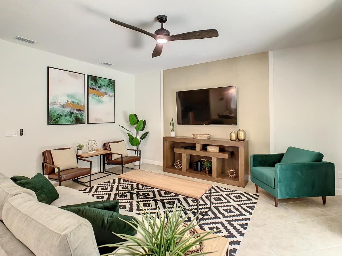Villa Marvelous Magical House: Amazing Themes And Pool, 5mi Kissimmee