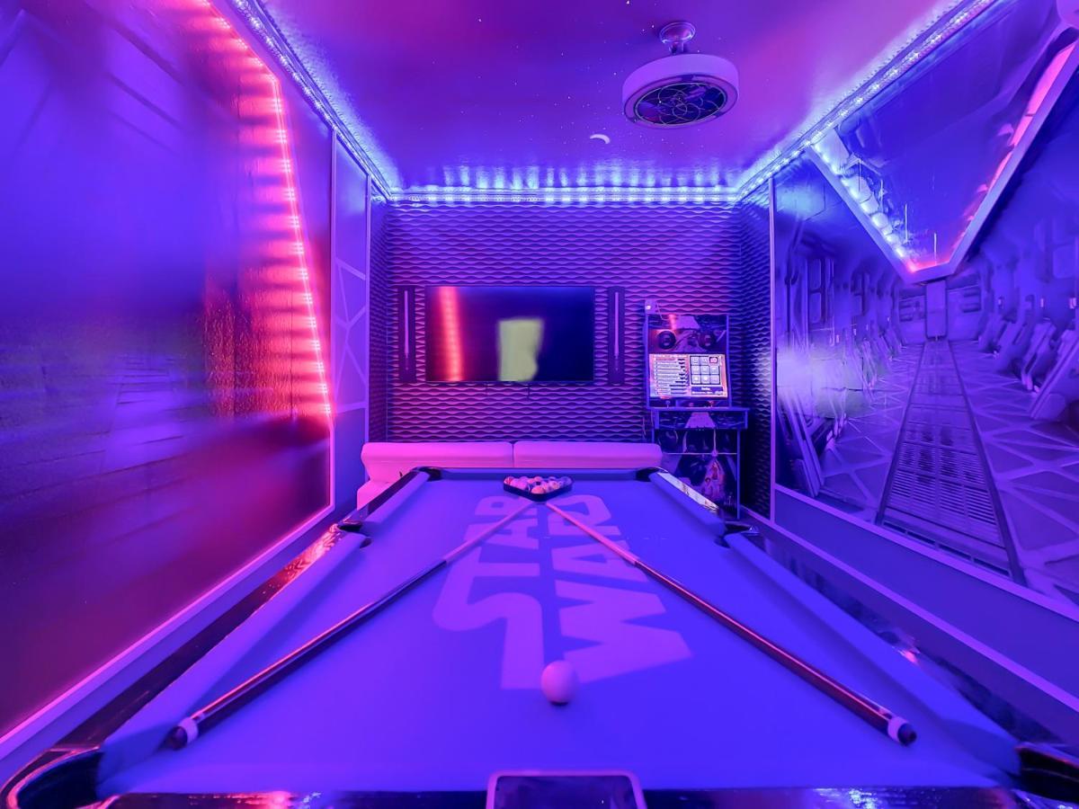 Villa Marvelous Magical House: Amazing Themes And Pool, 5mi Kissimmee