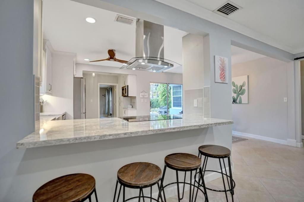 Luxury 3br W/heated Pool, Mins To The