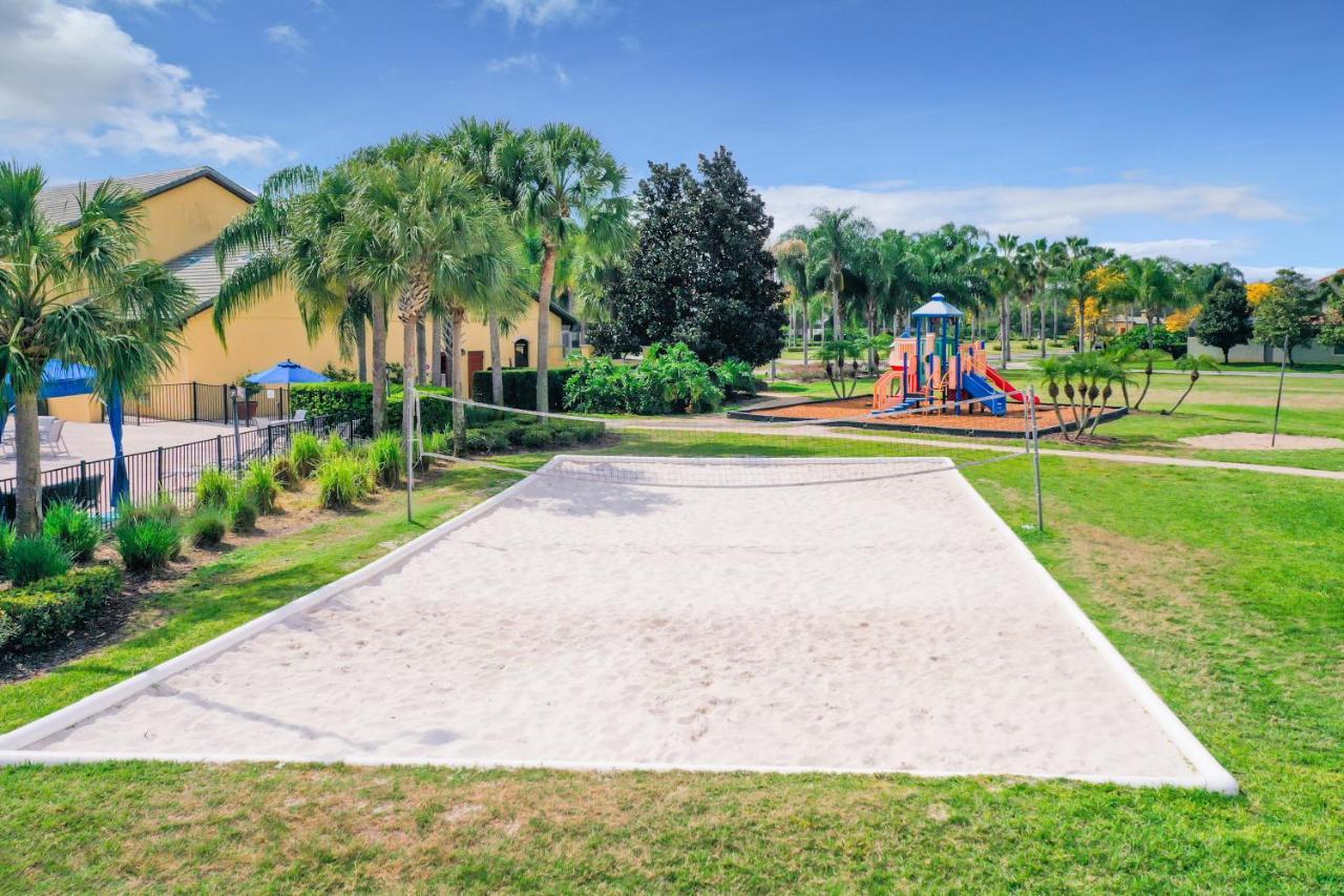 Marvelous Magical House: Amazing Themes And Pool, 5mi Villa Kissimmee