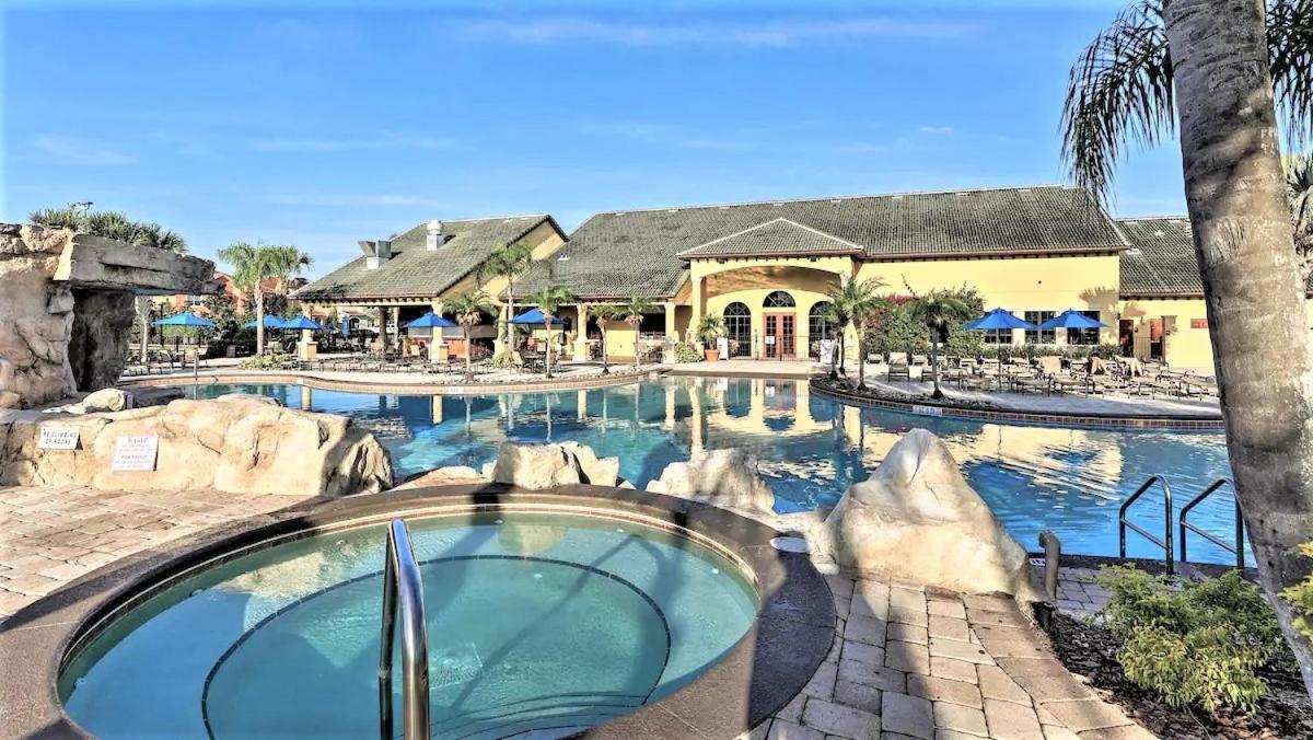 Marvelous Magical House: Amazing Themes And Pool, 5mi Villa