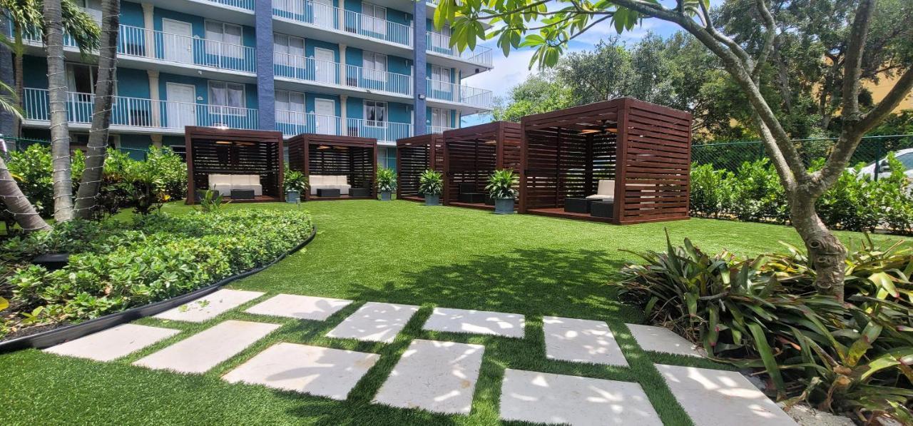 Lauderdale Grand Oakland Park