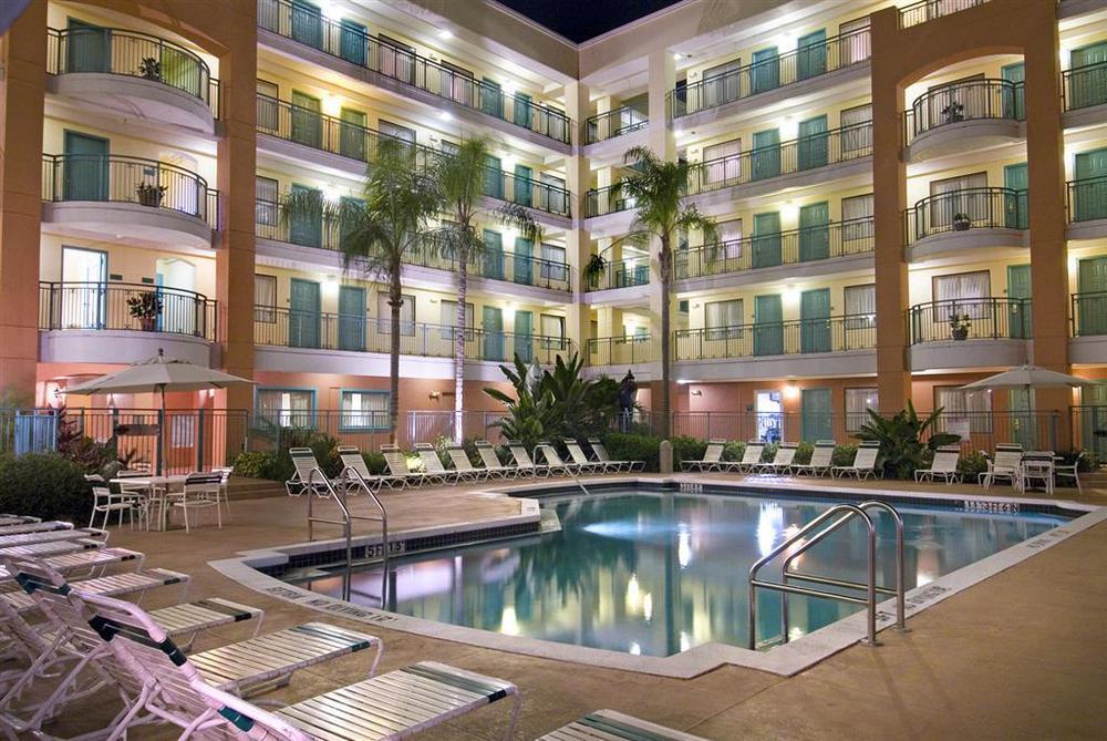 Western Deerfield & Hotel