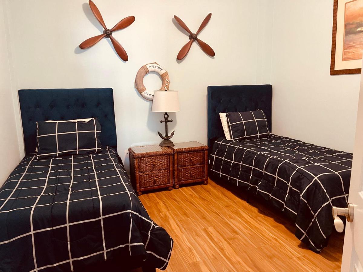 Gulf Coast Gold Private - 2bed, 2bath, Sleep 6, Across Street From Beach, Balcony Views Of Sunsets, & Gulf, Pool, Gym Apartment