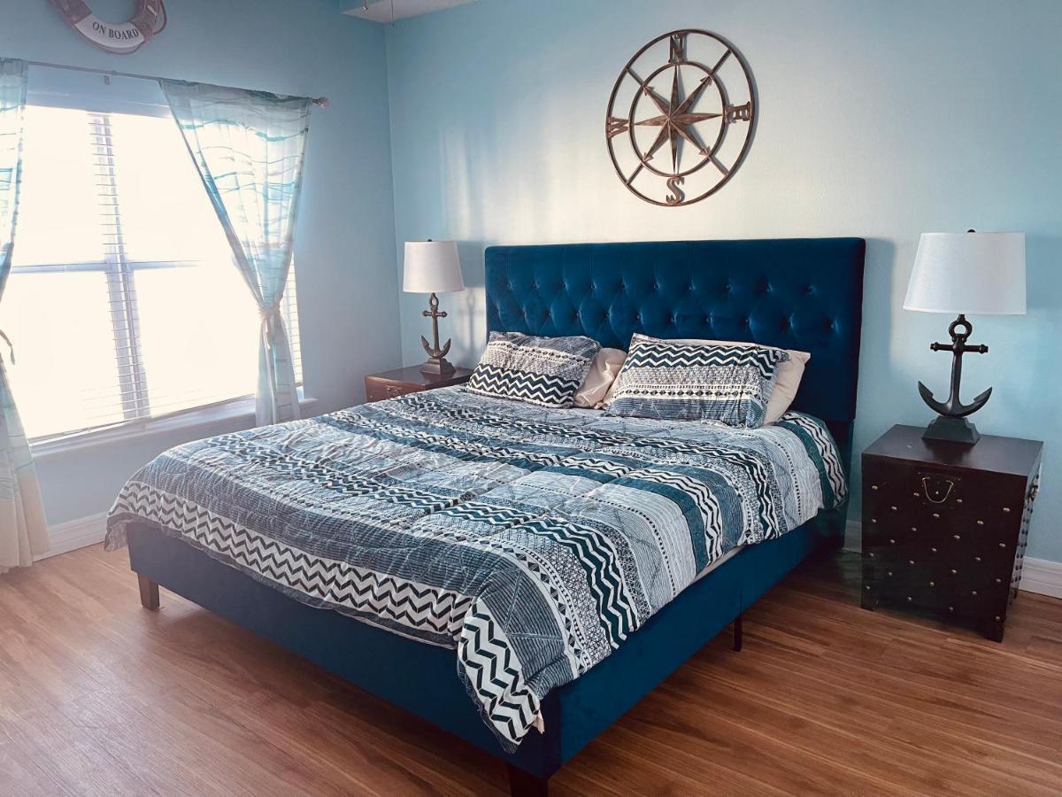 Gulf Coast Gold Private - 2bed, 2bath, Sleep 6, Across Street From Beach, Balcony Views Of Sunsets, & Gulf, Pool, Gym Apartment St. Pete Beach