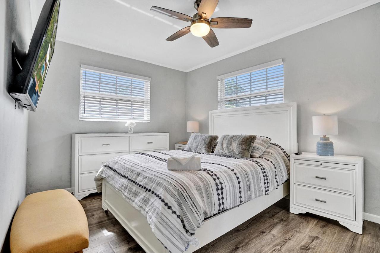 New! Waterfront Heated Pool & Jacuzzi 2 Mi To - Fishing Pier Relaxing & Hammock Fort Lauderdale