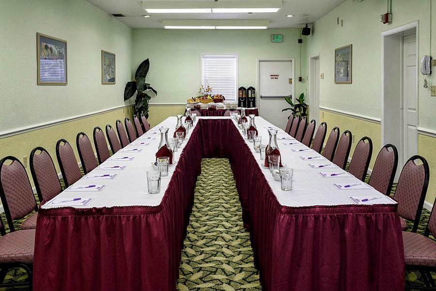 Seralago & Main Gate East Hotel 3*