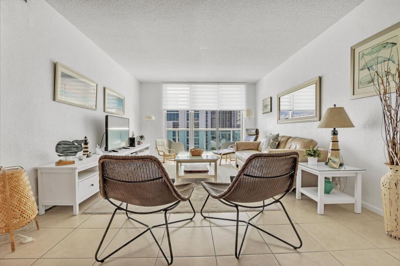 The Tides 2bedrooms 14th Floor We Are On The Beach! * Hollywood