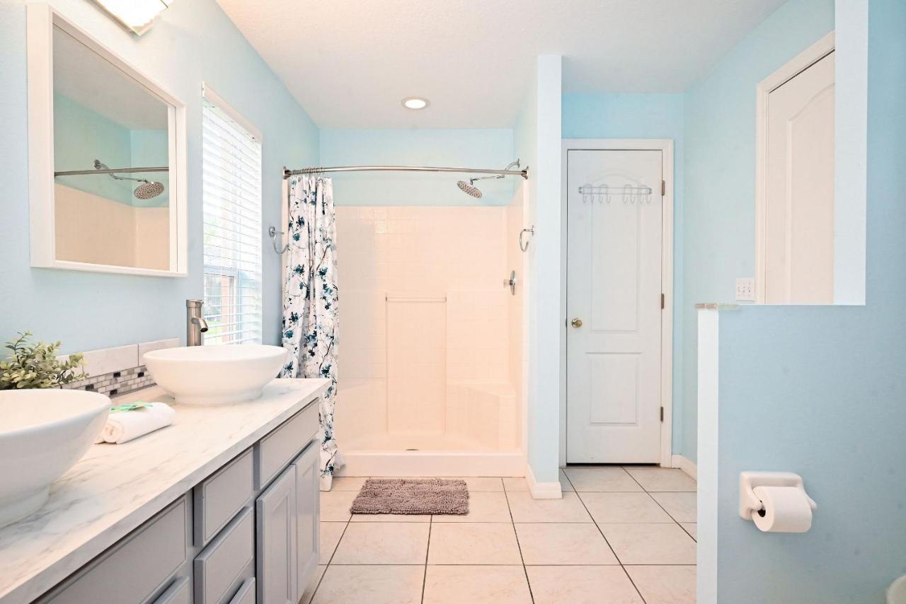 Cozy Family Vacation With Large Pool Near Davenport
