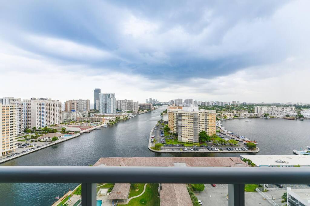 Wonderful Studio Beachwalk With Great Views * Hallandale Beach