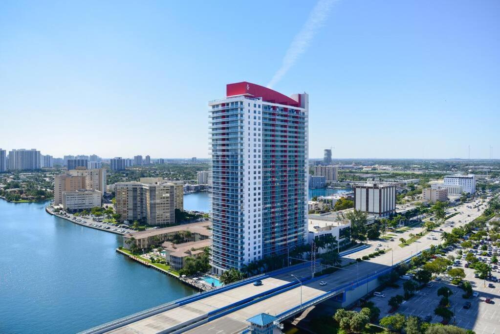 Wonderful Studio Beachwalk With Great Views Hallandale Beach
