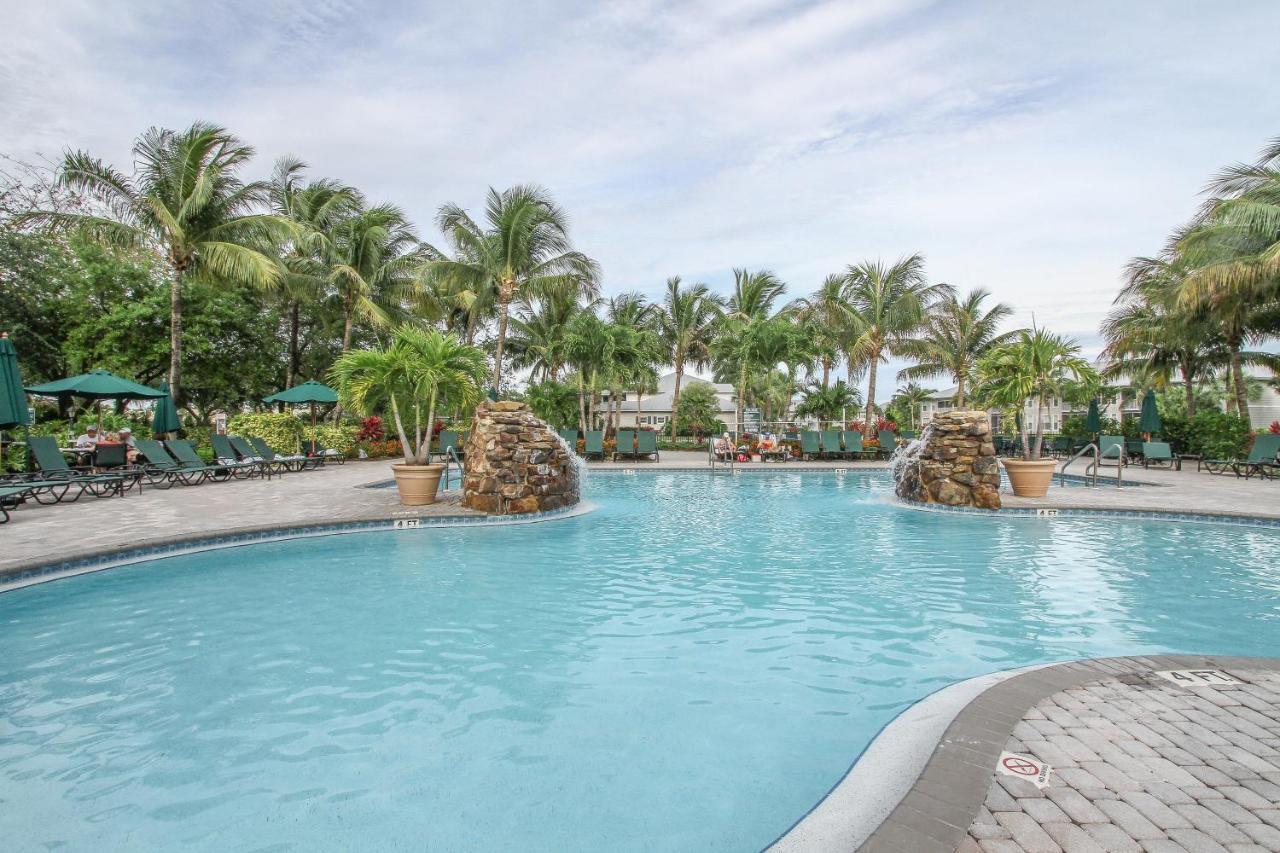 Free Golf! Stay, Play, Work From Luxury 2bdr Den 1st Floor In Lely Golf *