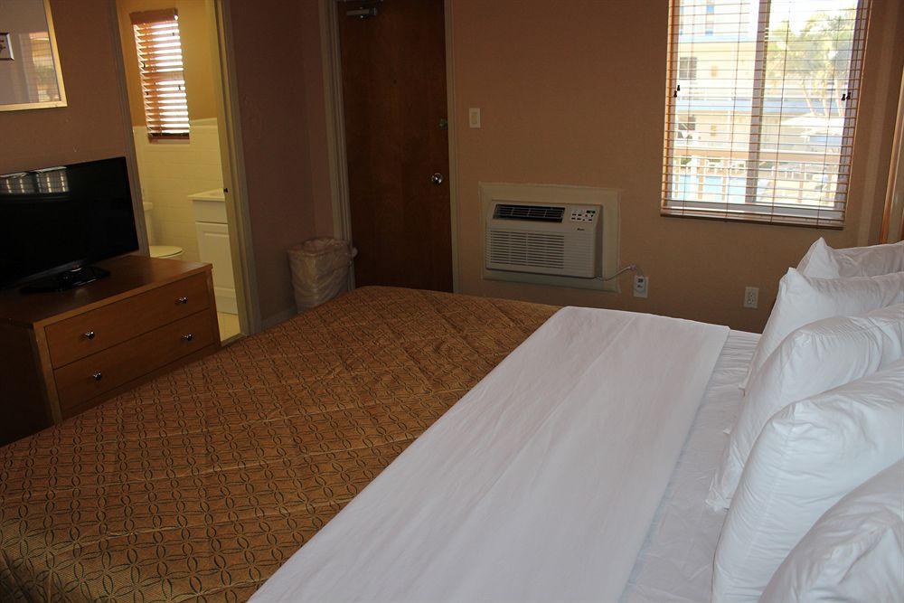Motel Ocean Club Treasure Island