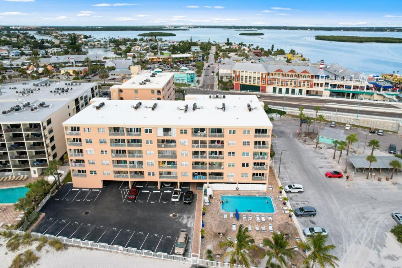 202 Place Holiday home