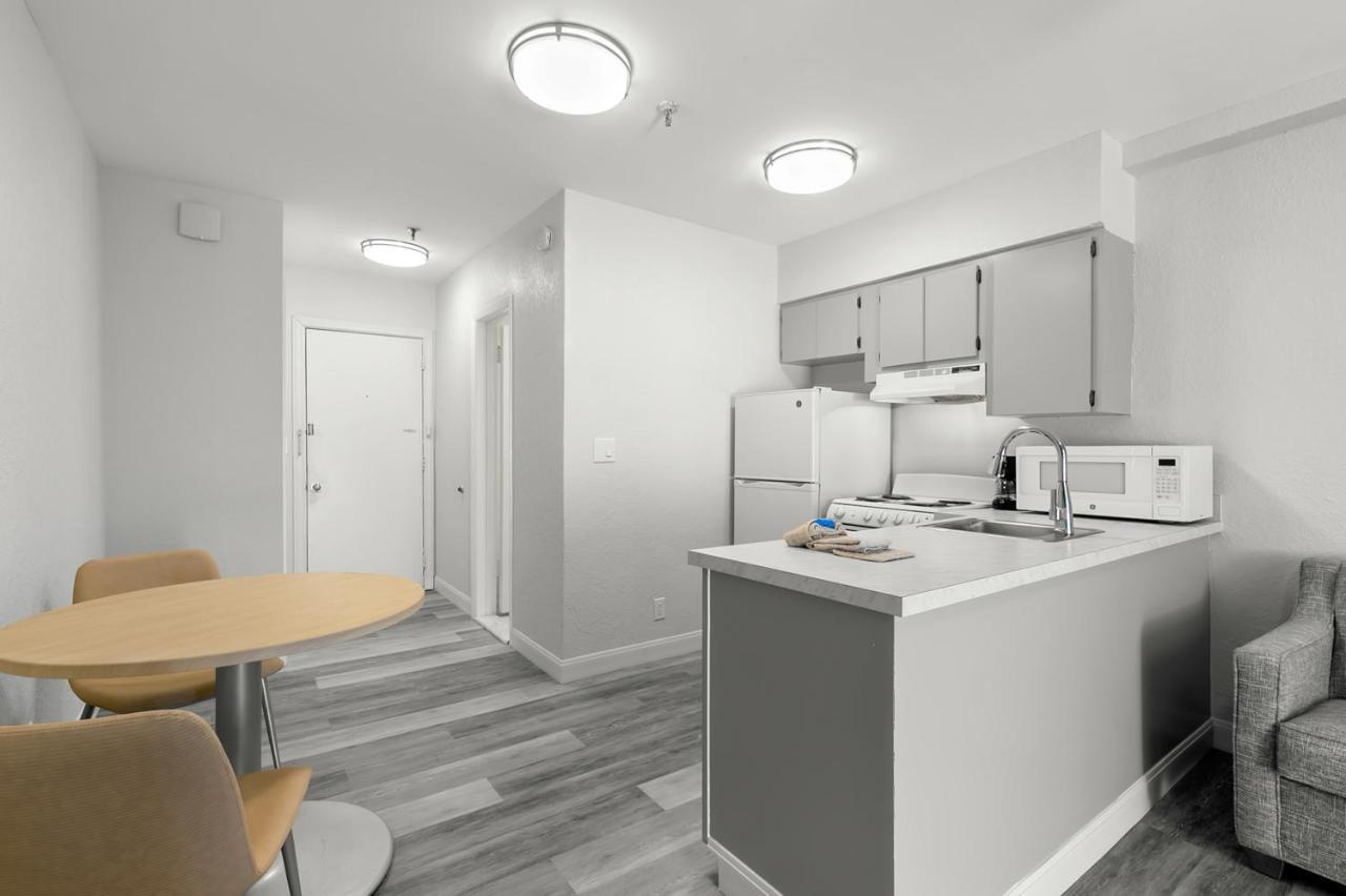Grand Shores West 3*