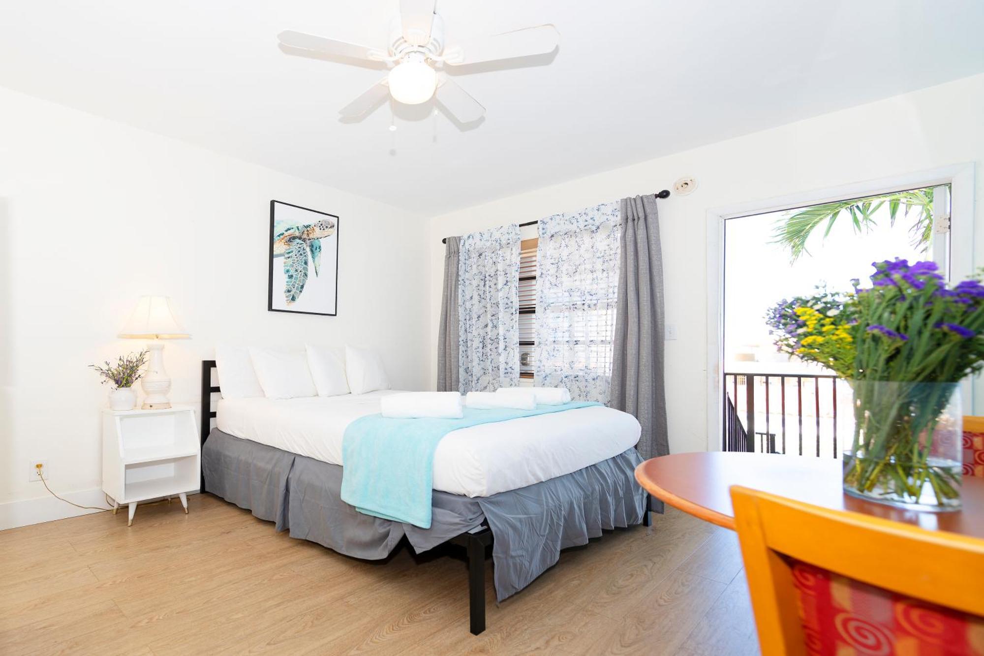 Tropic Isle & Apartment Hollywood