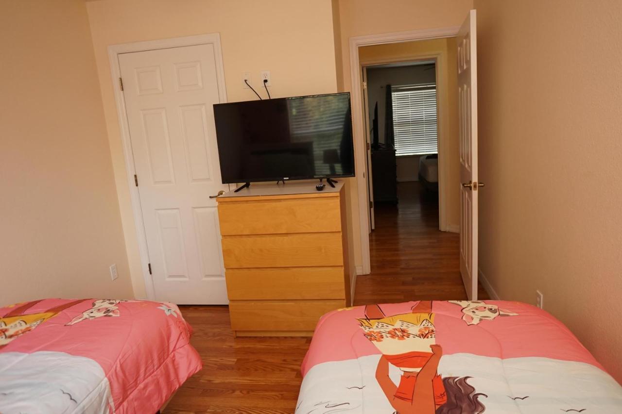 Holiday home New! Lakefront Views- Encantada Townhouse