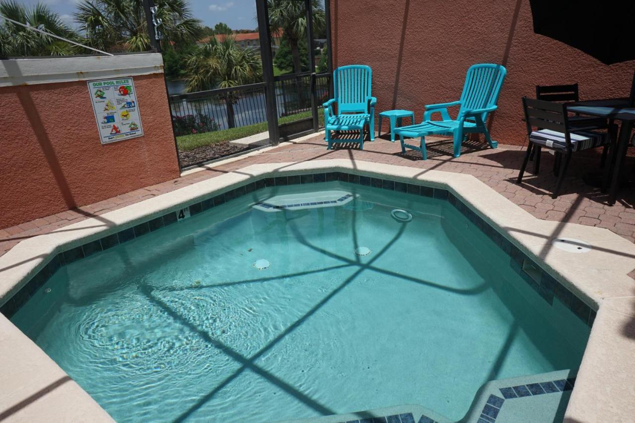 New! Lakefront Views- Encantada Townhouse Holiday home Kissimmee