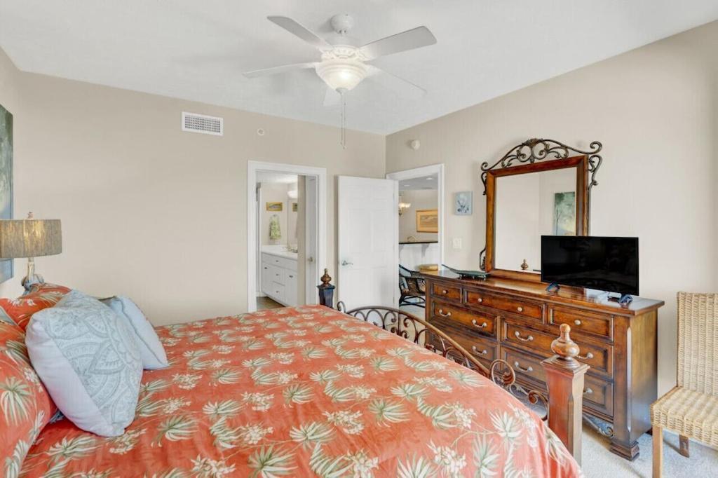 Treasure Island 707 - Gulf Front, Sunset Views, Heated Pool & Hot Tub! Apartment