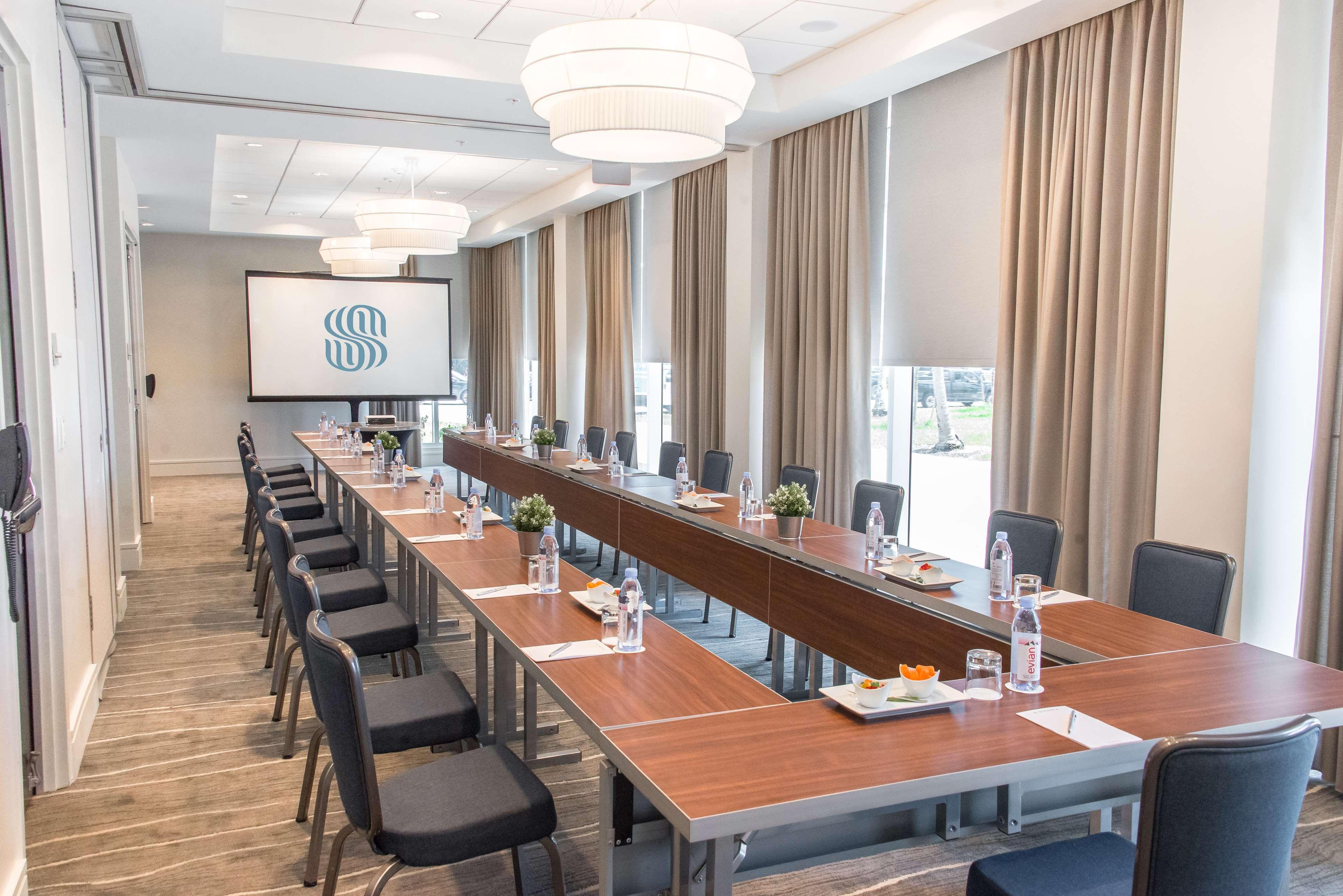 Sonesta Lauderdale Hotel