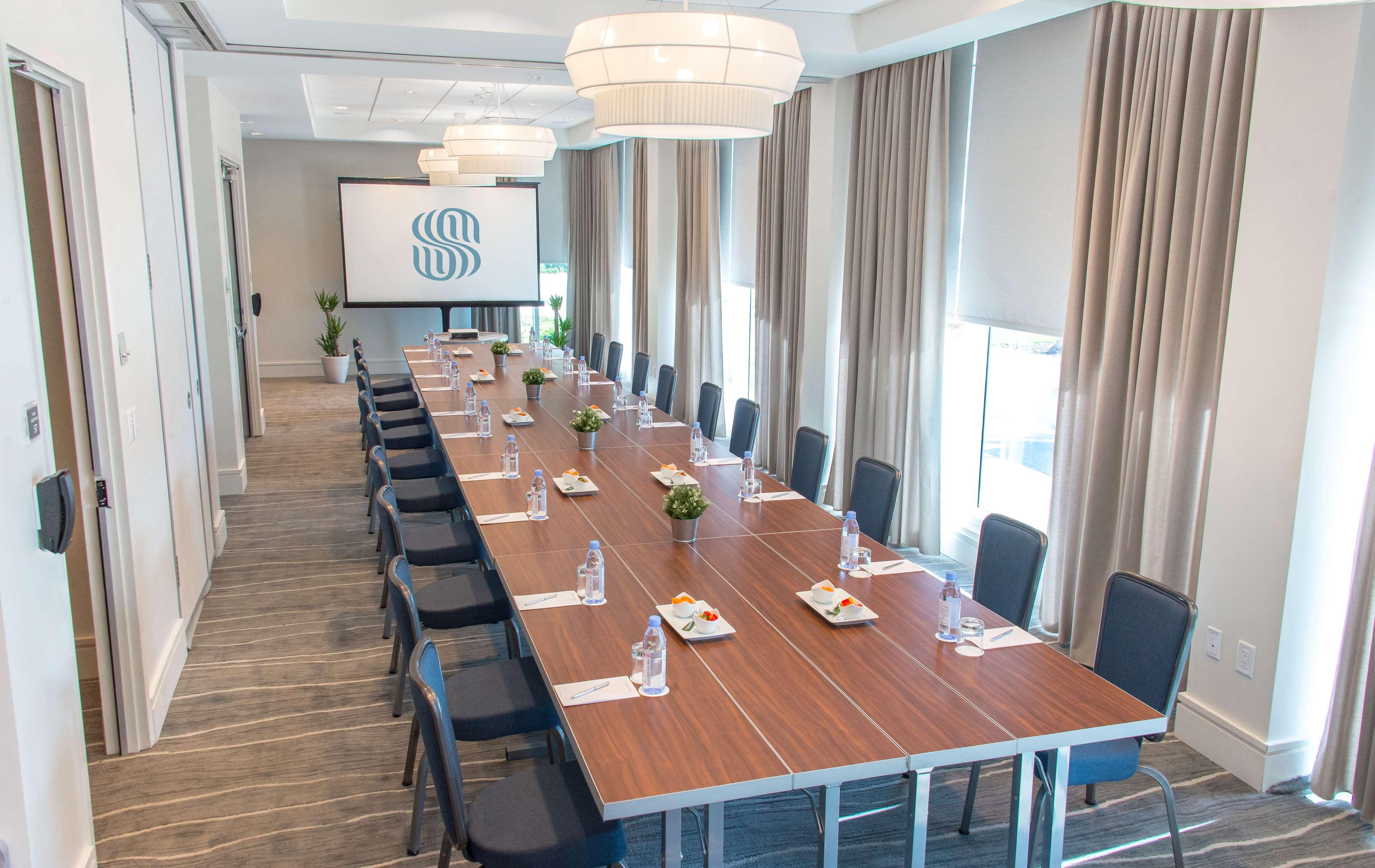 Sonesta Lauderdale Hotel