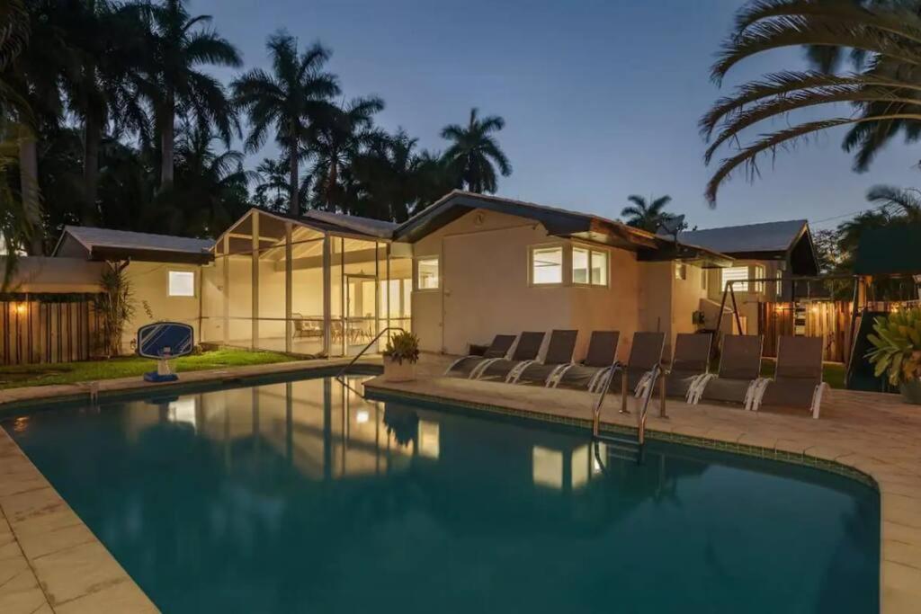 4k Sqft Heated Pool Hollywood