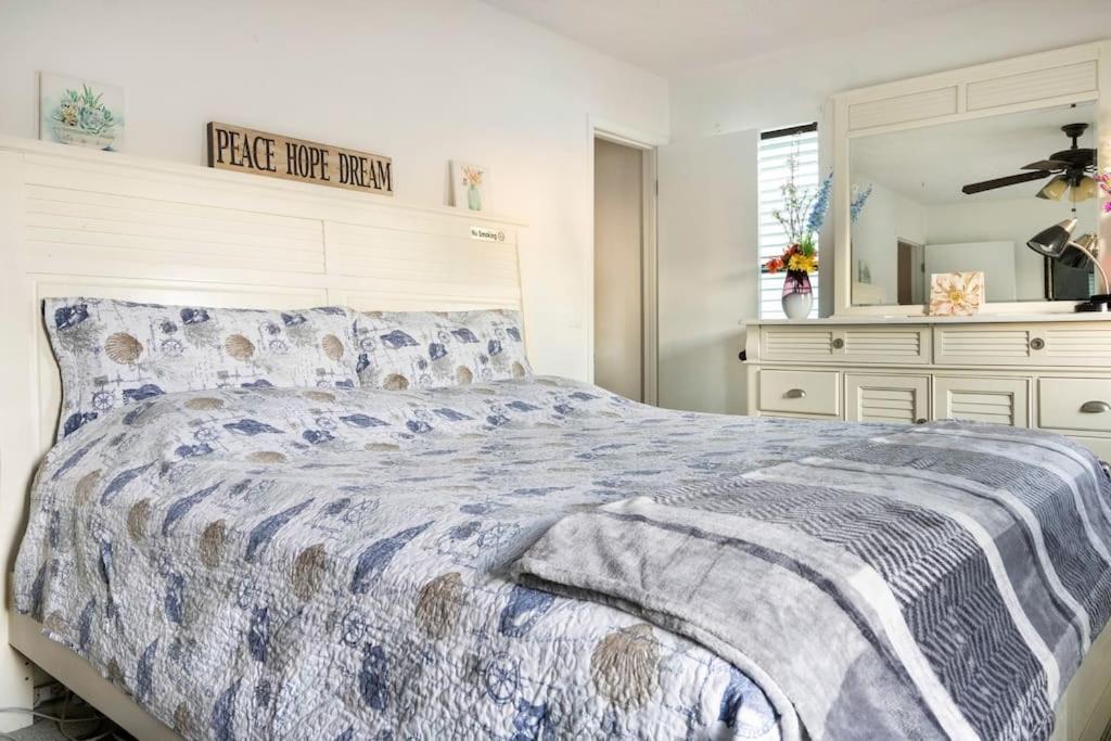 Holiday home Oceanview Oasis - Relax With Hot Tub, Breakfast, Fire Pit & Putting Green!
