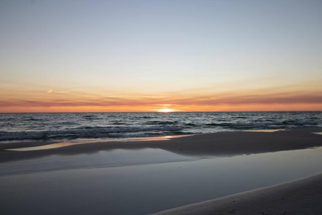 Oceanview Oasis - Relax With Hot Tub, Breakfast, Fire Pit & Putting Green! Holiday home *