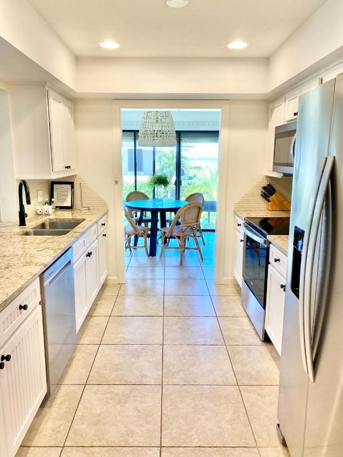Beautiful Captiva W/hot Tub - On The Beach! Holiday home Captiva Island