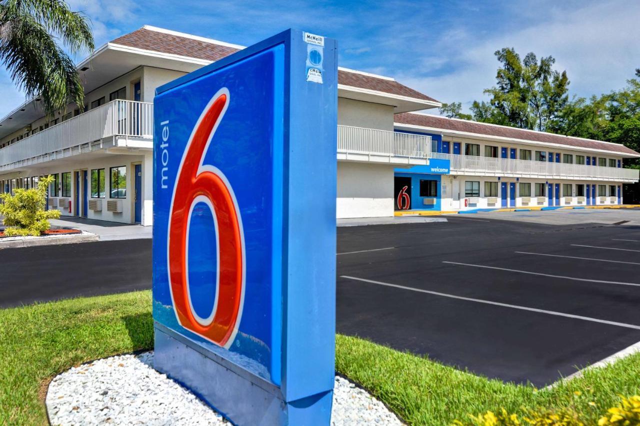 6 Dania Hotel