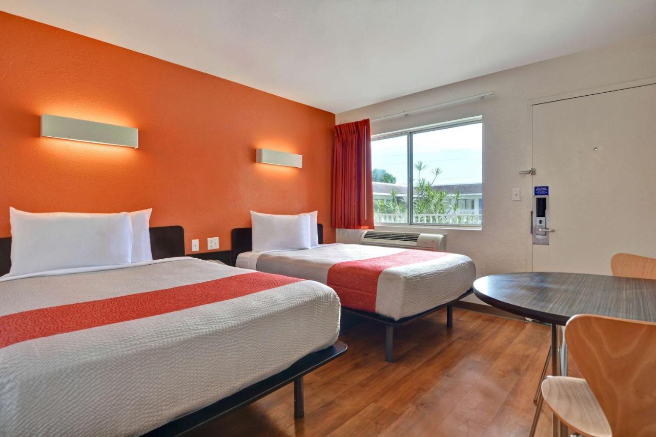 Hotel 6 Dania 2*