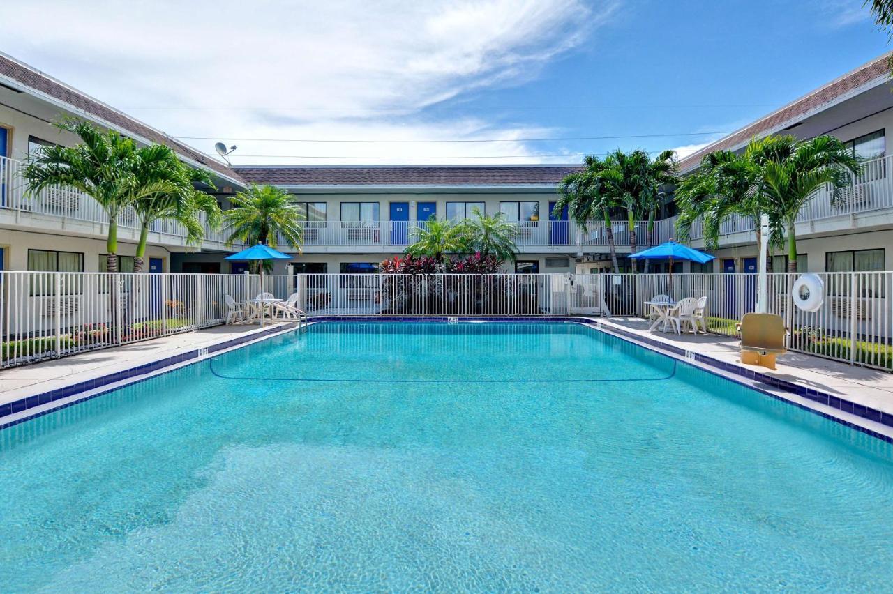 Hotel 6 Dania